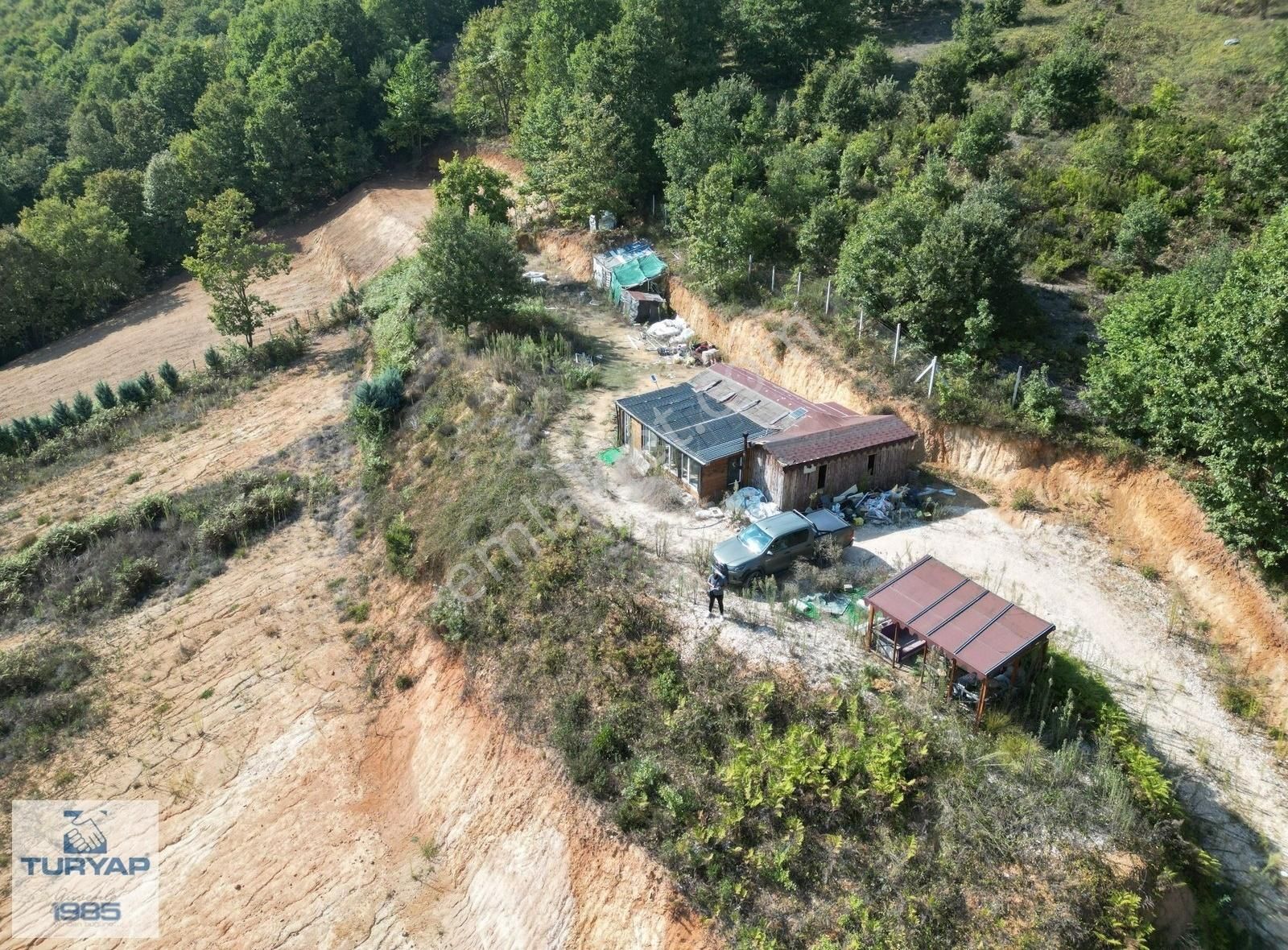 Yalova Merkez Güneyköy Köyü (Merkez) Satılık Tarla Turyap Nuri Angi'den Güneyköy'de İçinde Ev Olan Satılık Tarla