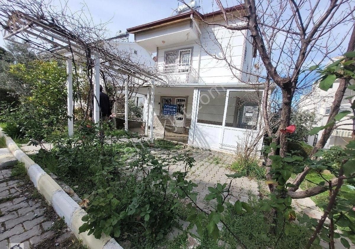 Didim Hisar Satılık Villa Didim'de Satılık 4+1 Tam Müstakil Trıpleks (villa) Havuzlu Site İçinde