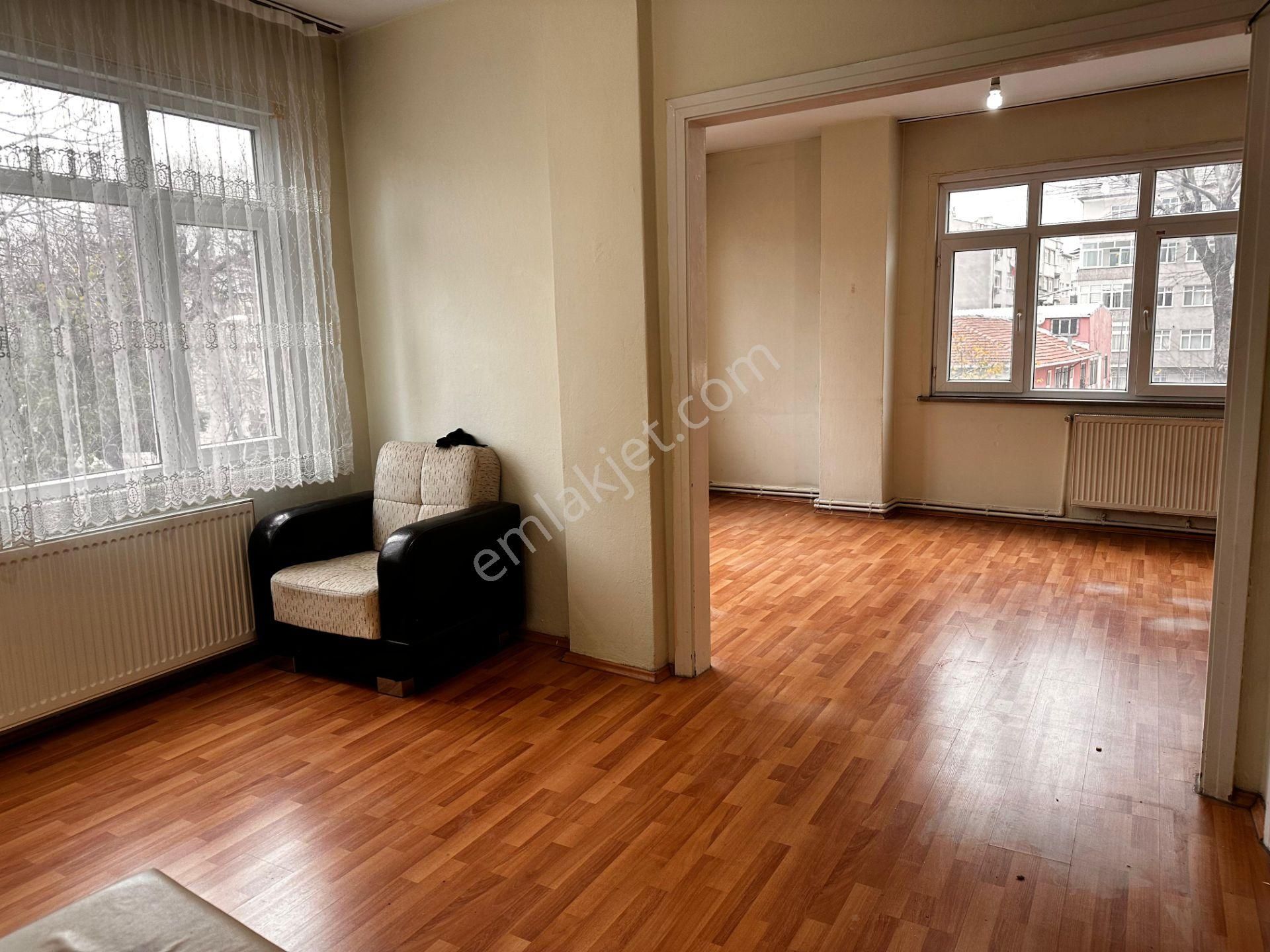 Fatih Seyyid Ömer Kiralık Daire Cevdetpaşa Caddesinde Kiralık 3+1 Kombili Balkonlu Daire