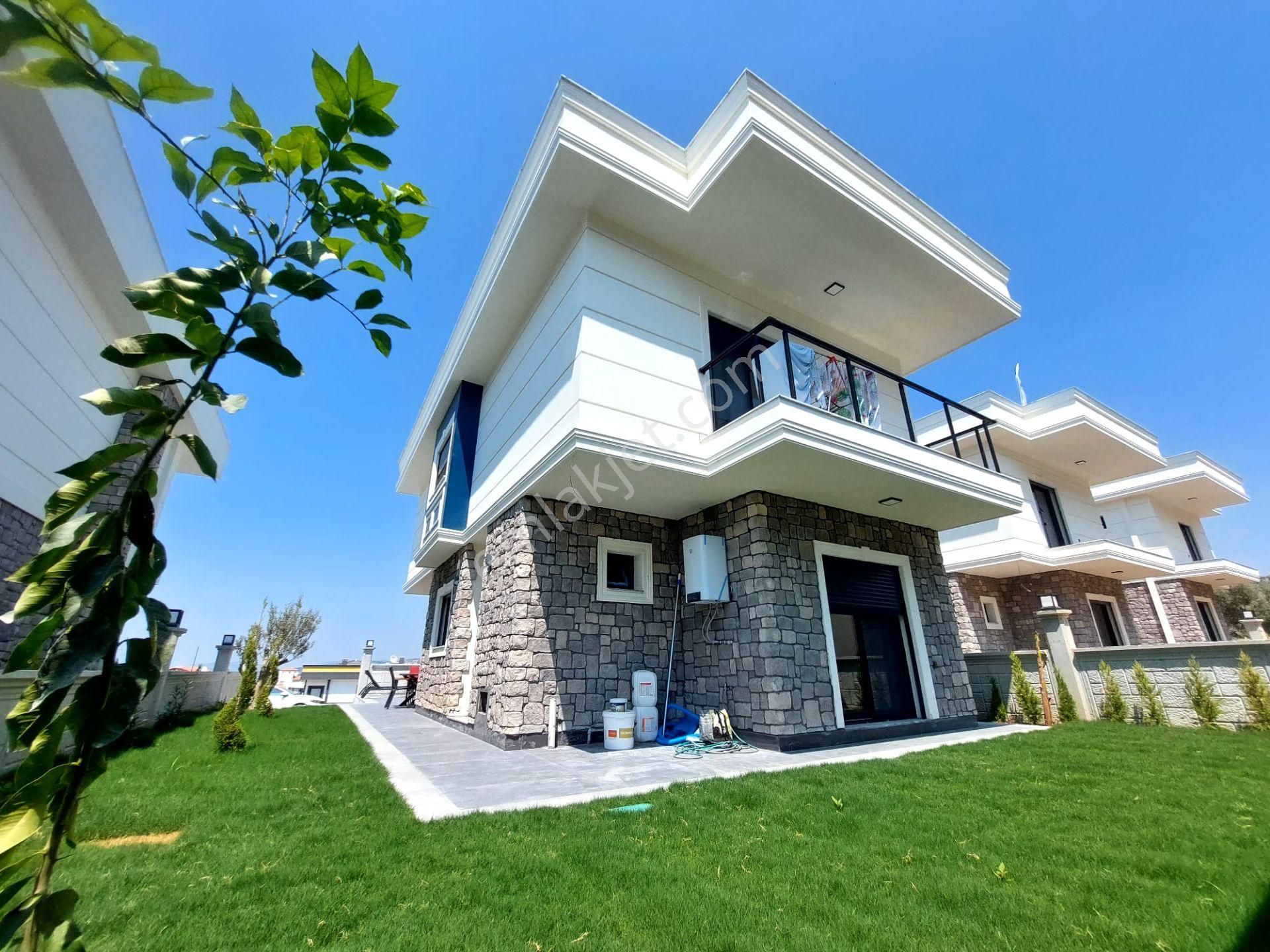 Kuşadası Davutlar Satılık Villa Kuşadası Davutlar'da Ormanla İç İçe Özel Havuzlu 4+1 Müstakil Villa