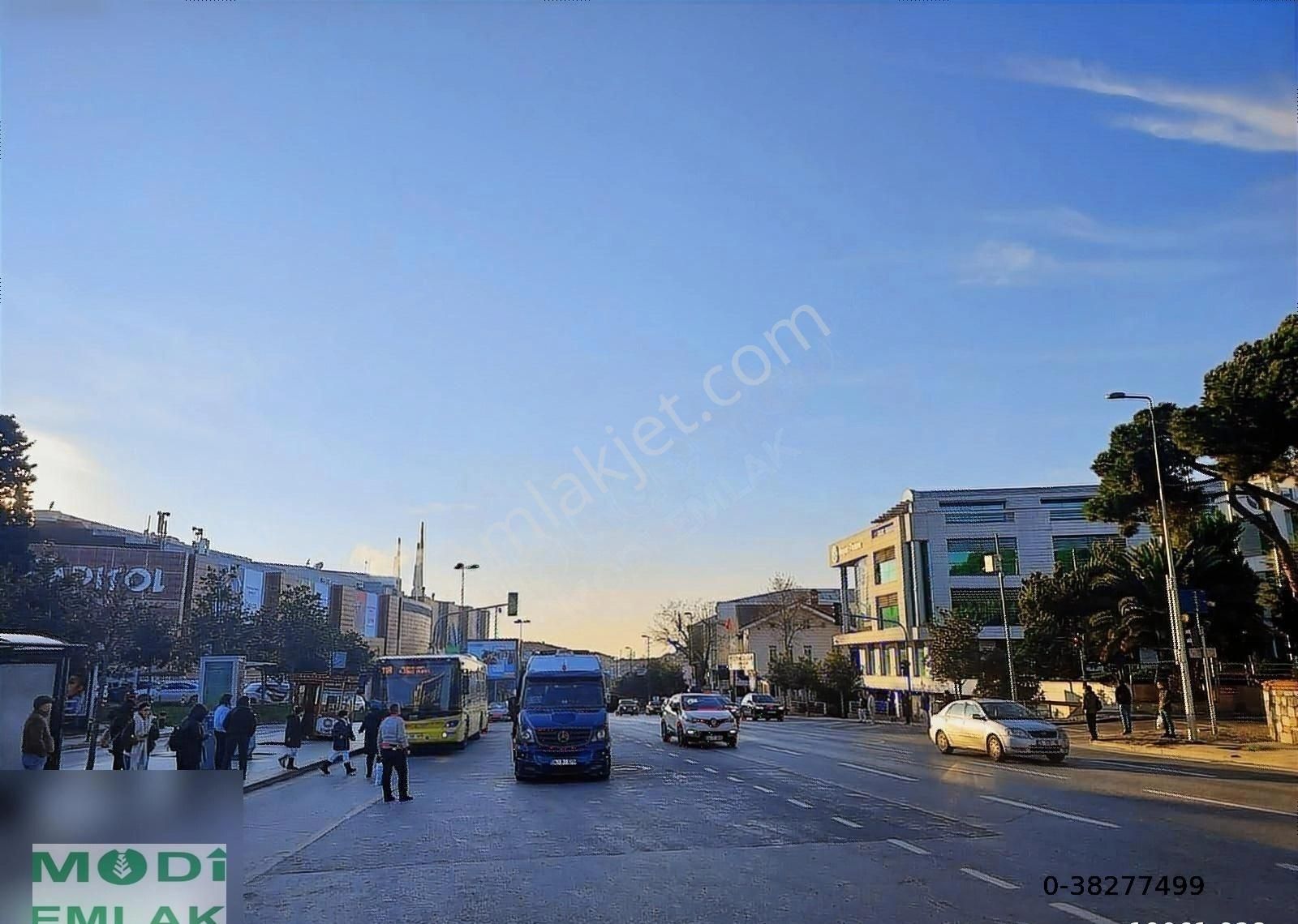 Üsküdar Altunizade Satılık Daire Altunizade Kapalı Otoparklı Asansörlü Satılık 4+1 Arakat Daire