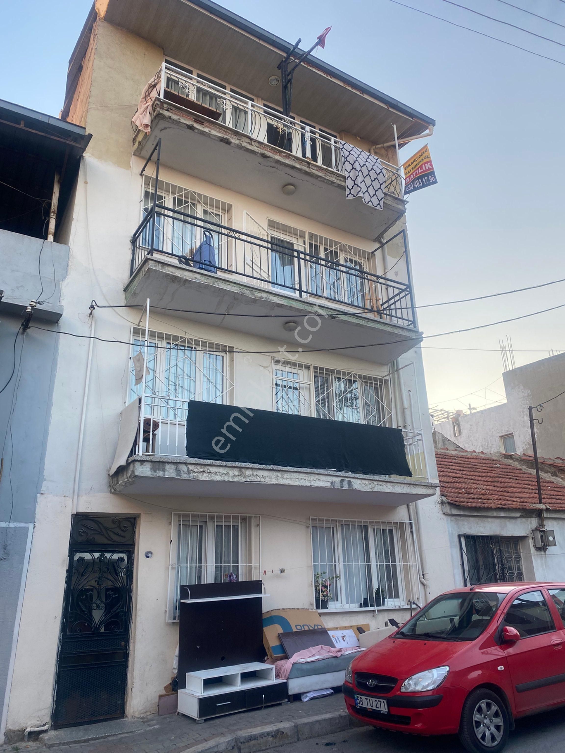 Konak Levent Satılık Bina İzmir Eşrefpaşa (leventtepe) Mah.de Komple Satılık 4 Katlı Bina