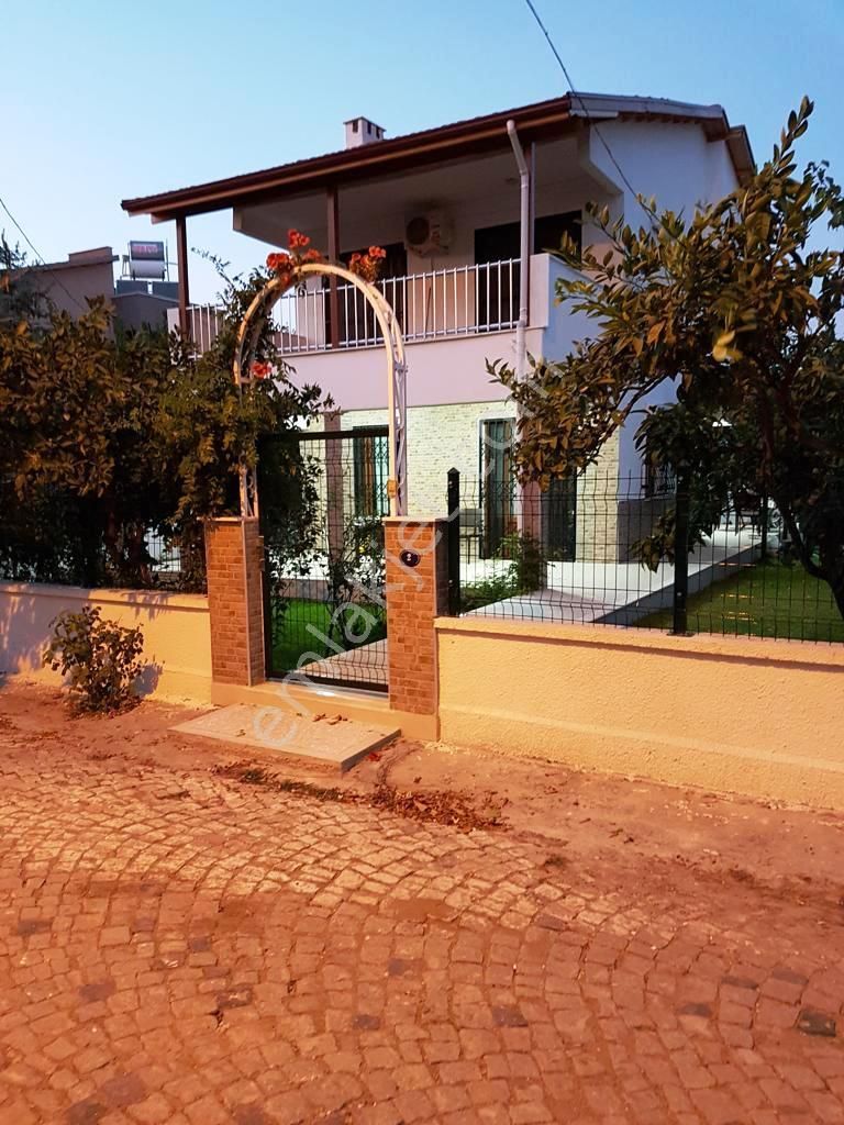 Dikili Kabakum Satılık Villa Dikili Polyak Evler 160m2 Bahçeli Mobilyalı Dublex Satılık Villa