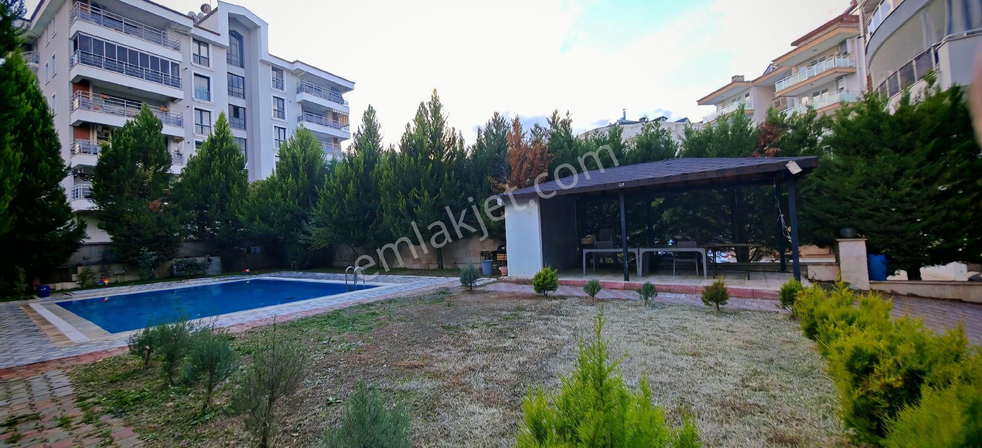 Merkezefendi Servergazi Kiralık Daire Teraspark Mevkide Yenişehirde 200m2 *4+1* Ebeveyn Banyolu Kiralık Daire