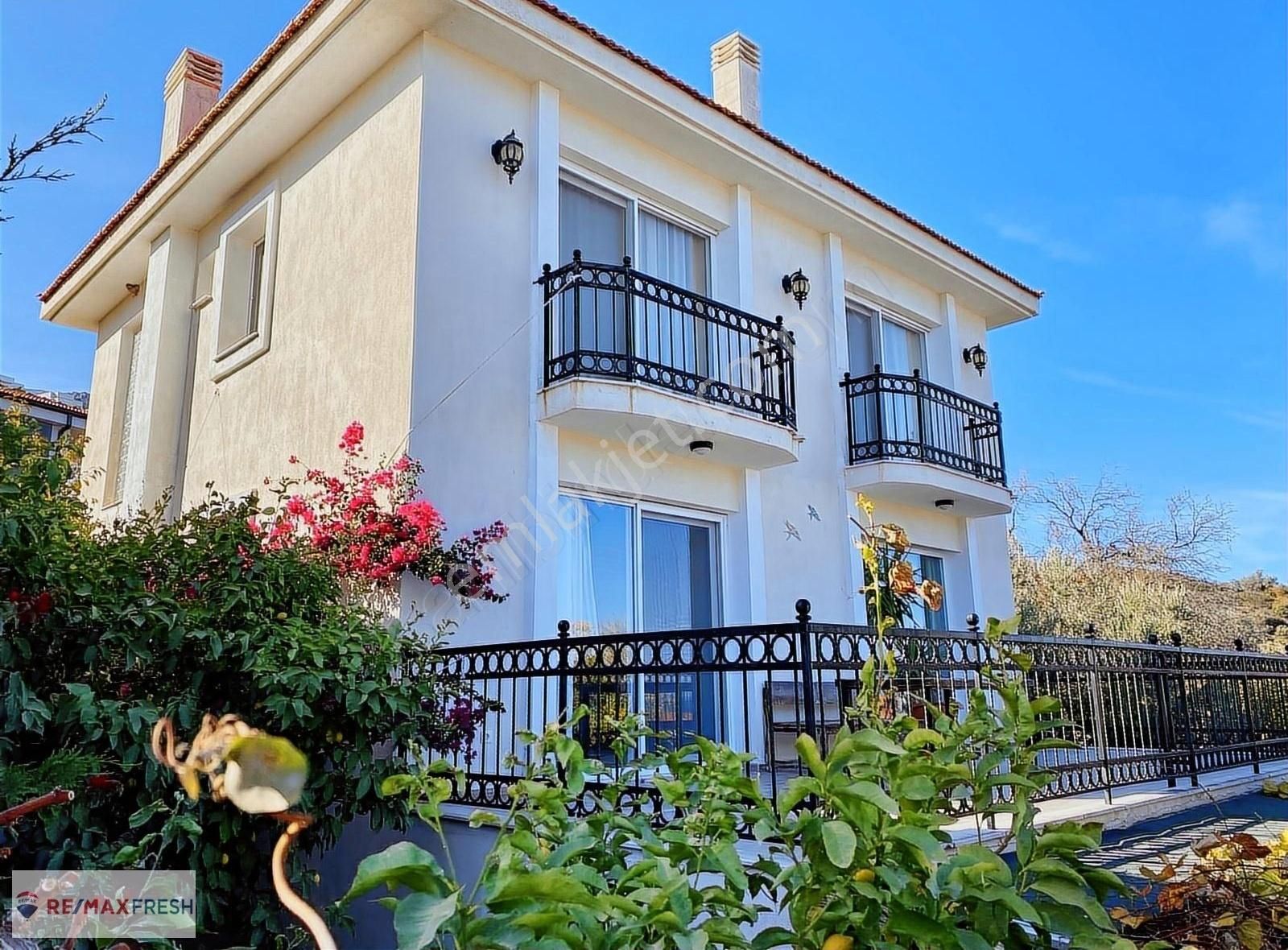 Karaburun Merkez Satılık Villa Karaburun İğdeleraltı'nda Deniz Manzaralı 4+2 Müstakil Villa