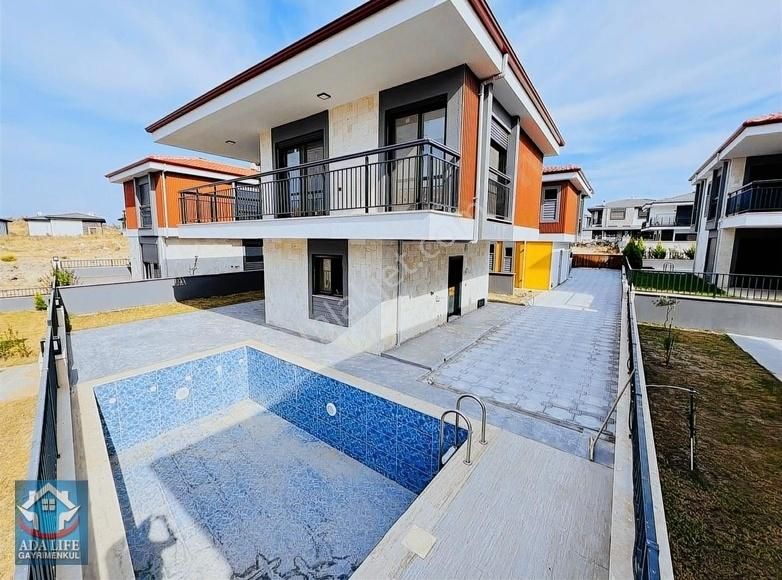 Kuşadası Davutlar Satılık Villa Davutlarda Tek Müstakil Özel Havuzlu Fırsat Villa!!!