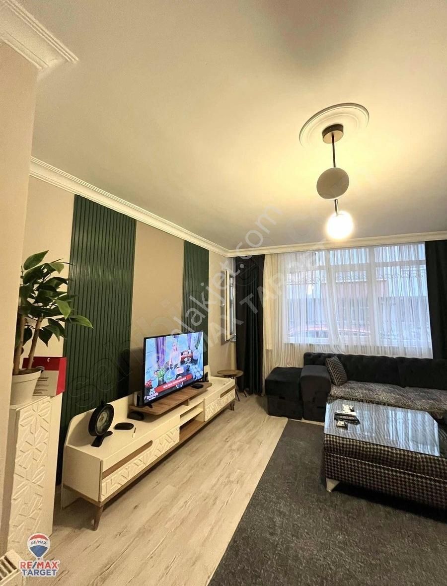 Karşıyaka Bostanlı Satılık Daire Bostanlıda Sahile 3 Dakika Full Tadilatlı 3+1 Satılık Daire