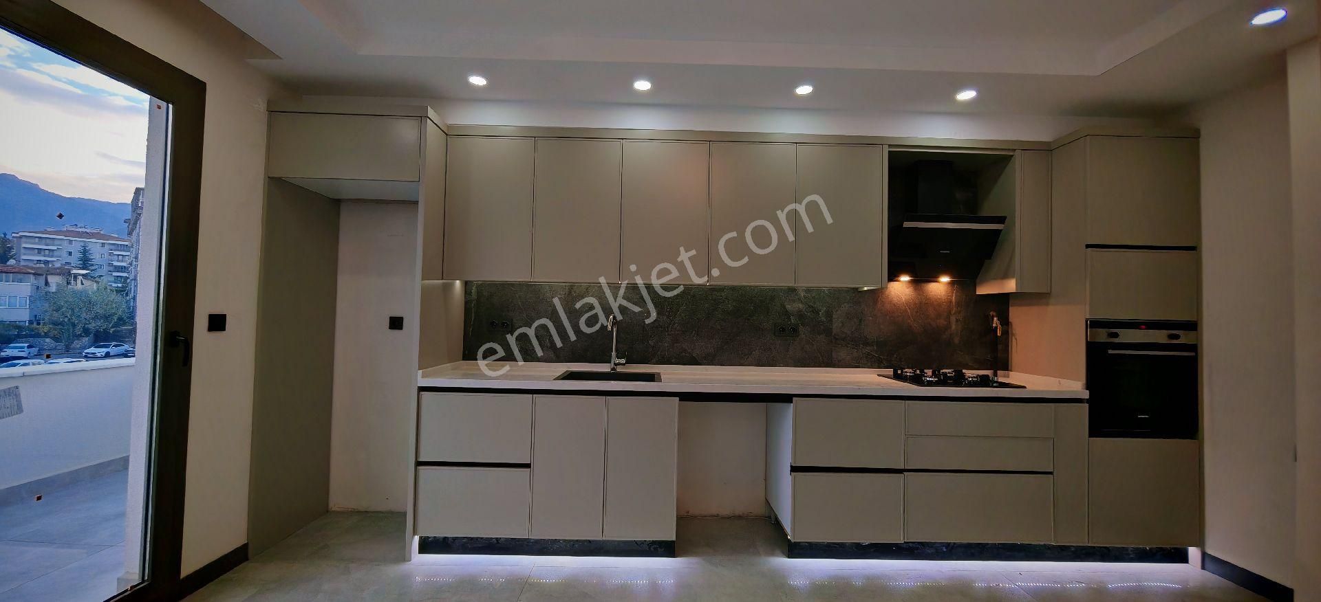 Merkezefendi Servergazi Kiralık Daire Yenişehir Teraspark Mevkide 200m2 *3+1*grniş Ferah Lüks Daire