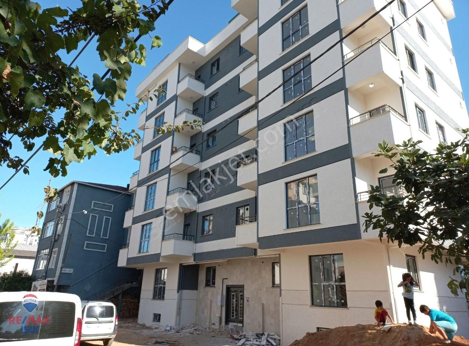 Sultanbeyli Mimar Sinan Satılık Daire Mimarsinan Mah.basra Caddesinde 3+1 Net 100m2 Sıfır Daire