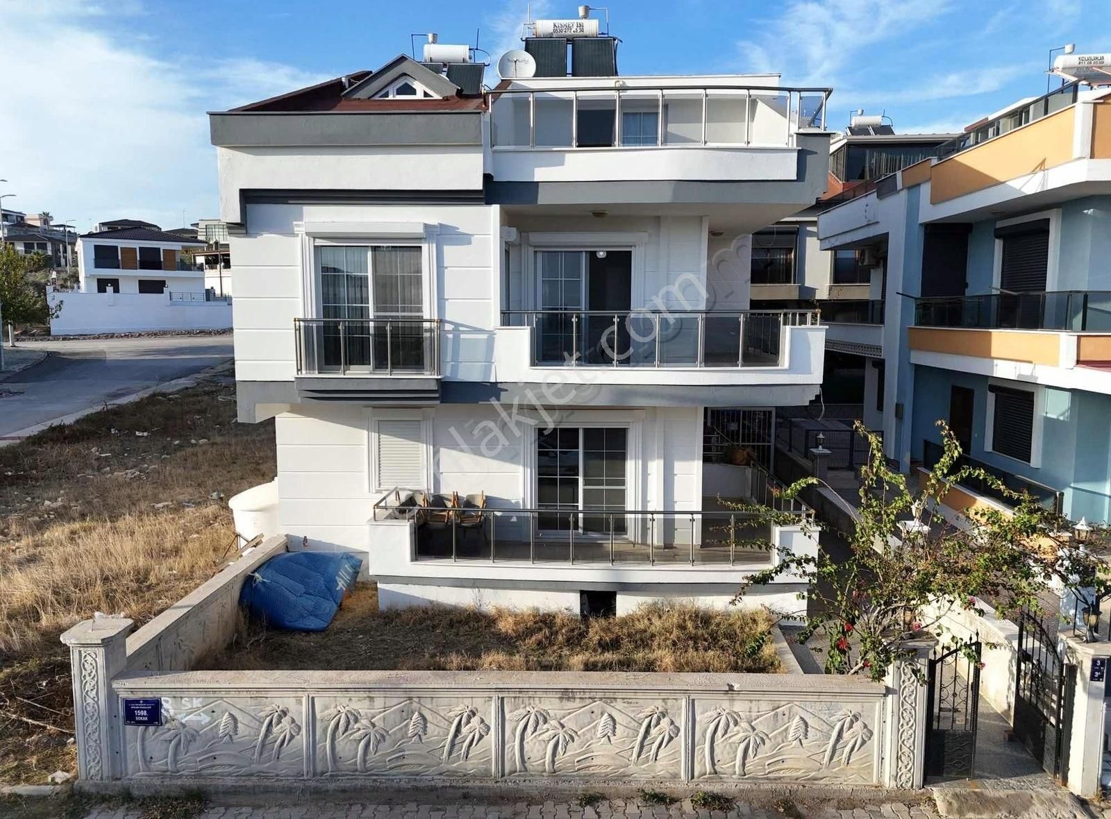 Didim Efeler Satılık Villa Didimde Ön Cephe Bahçeli 3+1 Eşyalı Ve Teraslı Satılık Villa