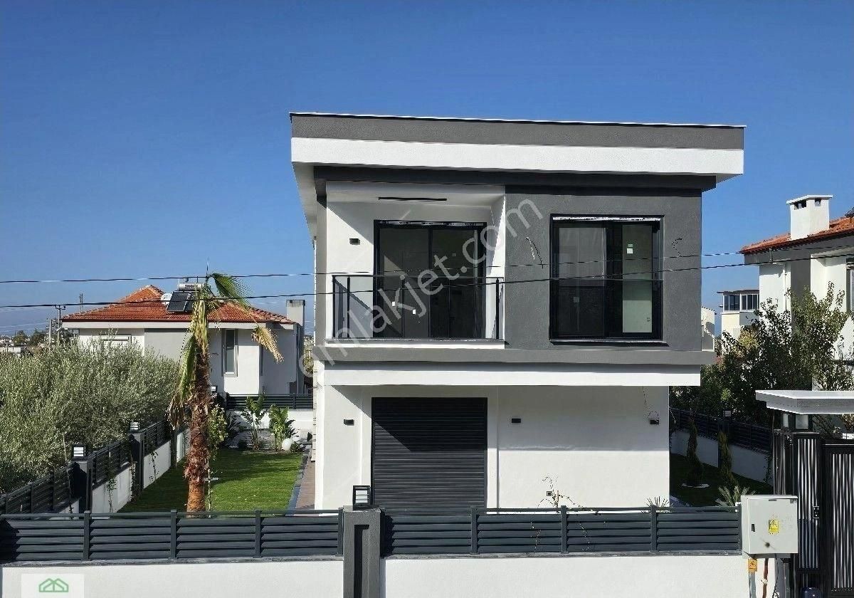 Kuşadası Kadınlar Denizi Satılık Villa Satılık Müstakil Villa 4+1, Havuz, Doğa Deniz Manzaralı, Yerden Isıtma, Akıllı Villa, Geniş Bahçe