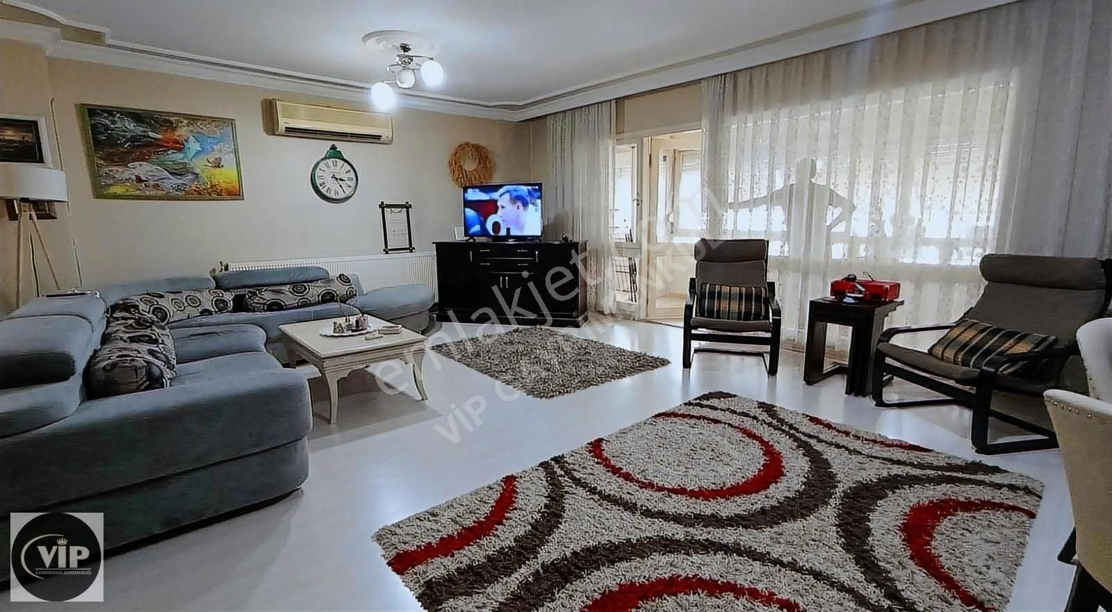 Karşıyaka Bahçelievler Kiralık Daire Vip Gayrimenkul'den Girne Caddesi Yakını Geniş D.gazlı 3+1