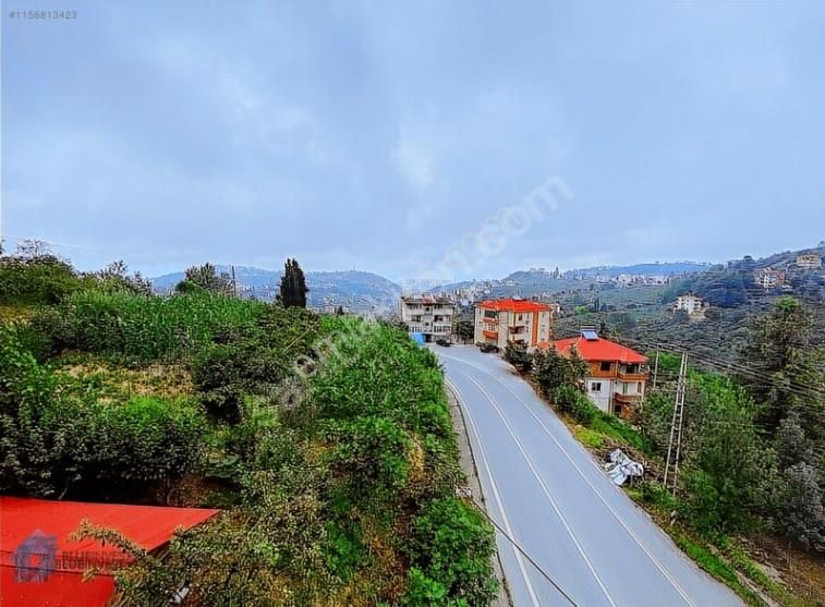 Ortahisar Aktoprak Satılık Villa İmarlı Trabzon Aktoprak'ta Fırsat Yol Üzeri890 M2 Satılık Arsa