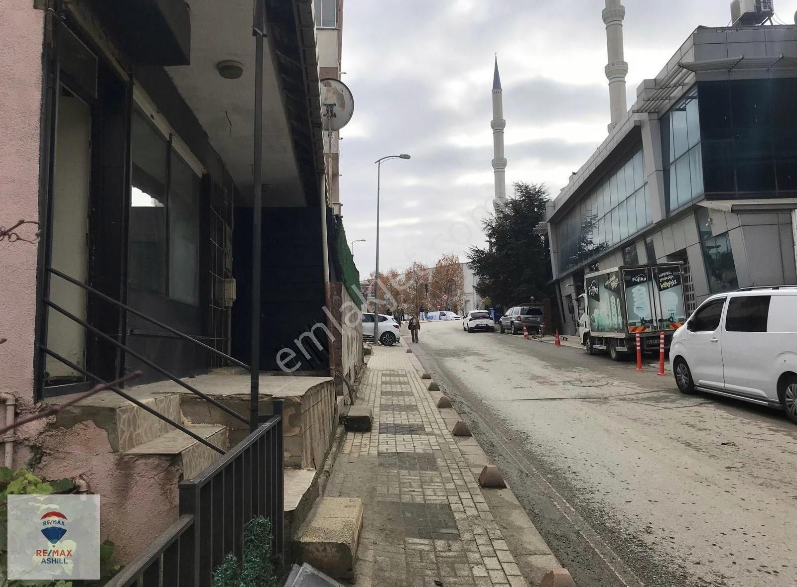 Üsküdar Ferah Kiralık Dükkan & Mağaza Ashill'den Çamlıca Çamlıca Camisine 50 Mt Kiralık Dükkan