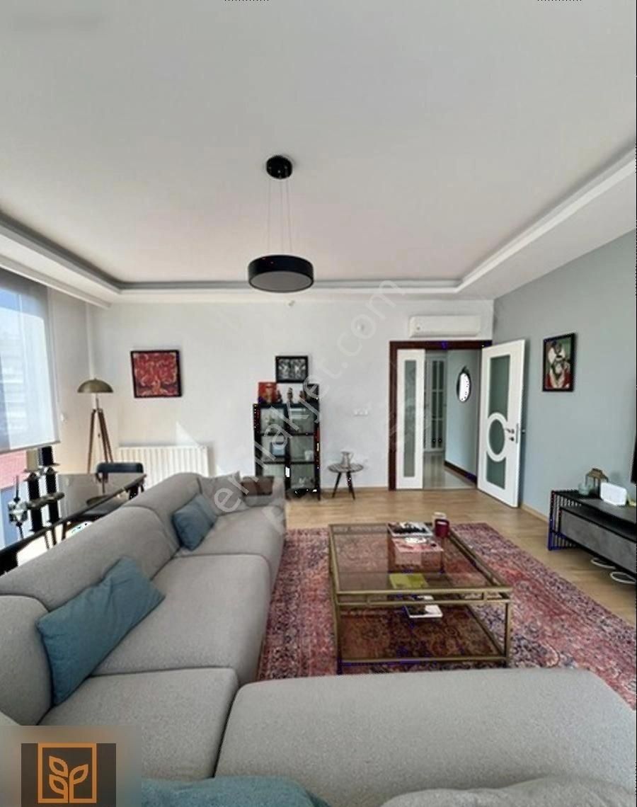 Kadıköy Göztepe Satılık Daire Göztepe Oyuncak Müzesi Sokağında Full Modern Eşyalı Geniş 2+1