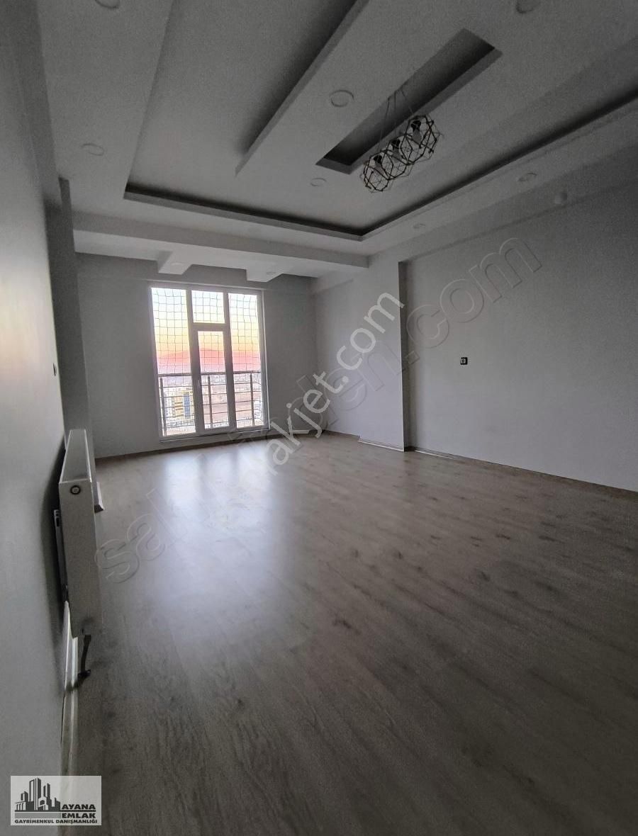 Siirt Merkez Veysel Karani Kiralık Daire Çözüm Emlak'tan Kiralık 3+1 Lüks Daire