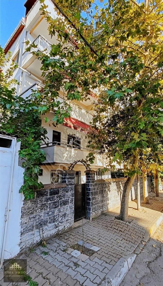 Maltepe Cevizli Kiralık Daire Maltepe Cevizli Mahallesin'de Kiralık 2+1 Giriş Katı