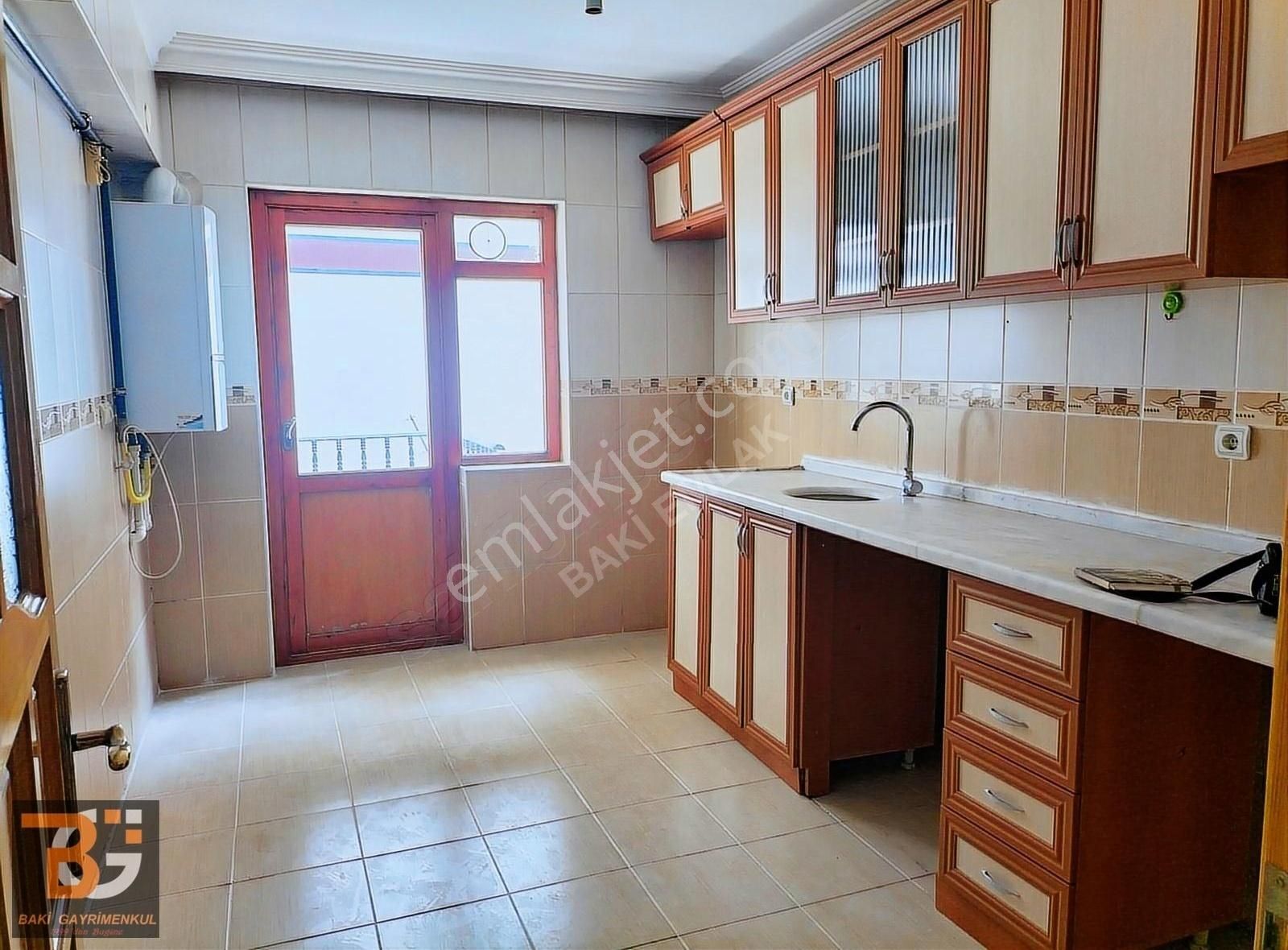 Etimesgut Topçu Satılık Daire Acil Satılık Topçu Da Merkezi Konumda 1.arakat 120 M2 3+1 Daire