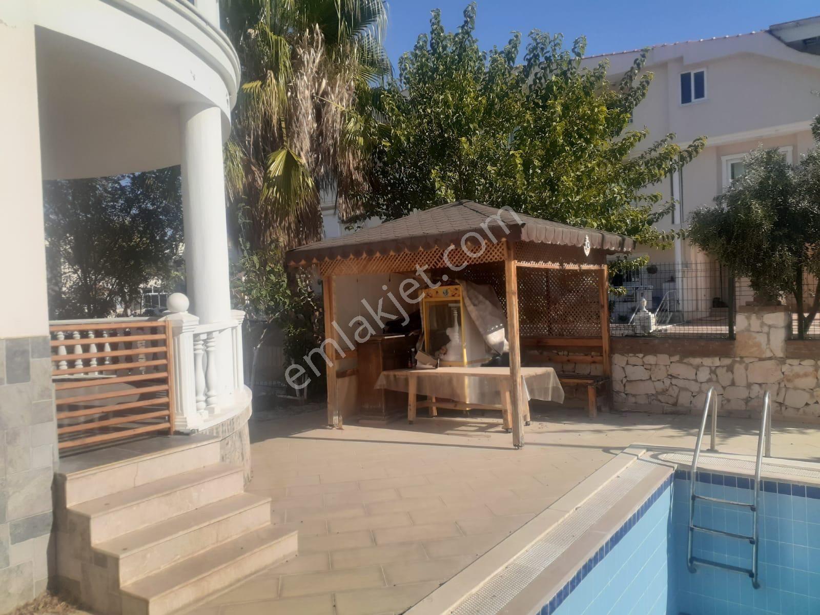 Didim Efeler Satılık Villa Didim Efelerde Satılık Bahçeli Havuzlu 4+1 Villa