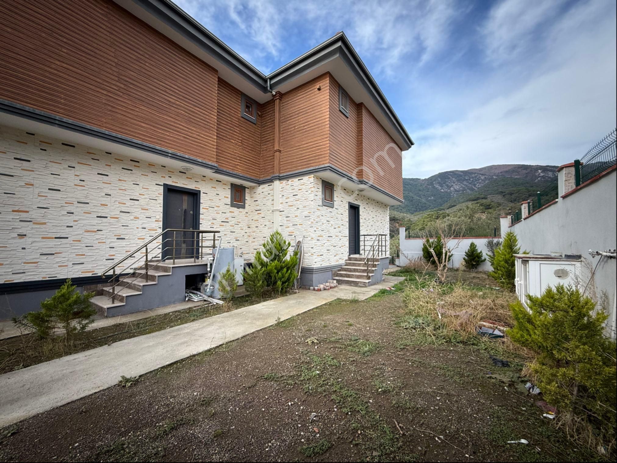 Edremit Güre Satılık Villa Güre’de Ful Manzaralı 4+1 Satılık Villa