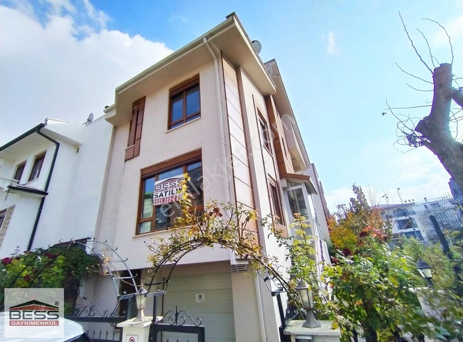 Odunpazarı Sümer Satılık Villa Bess'den Sümer Mahallesinde Satılık 6+1 Müstakil Villa