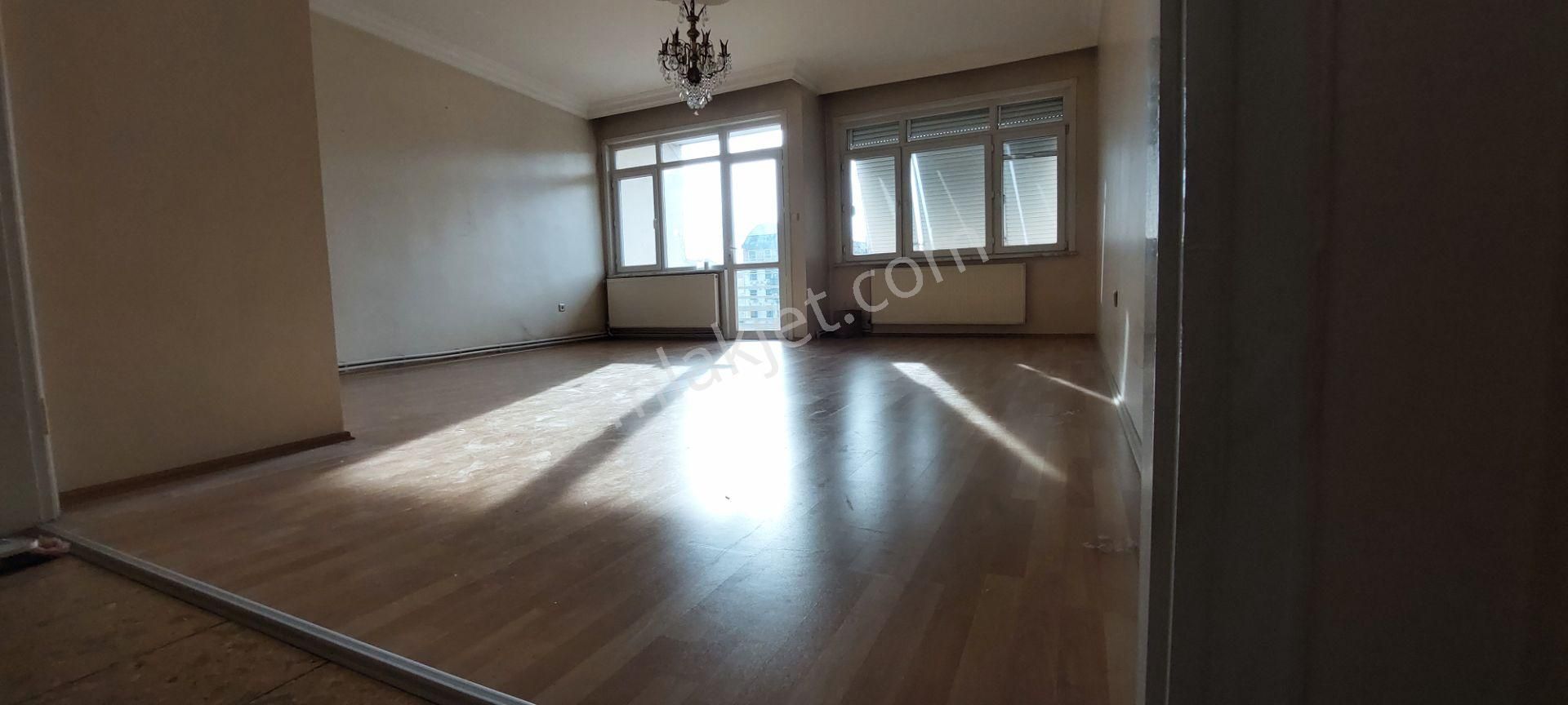 Maltepe Altayçeşme Kiralık Daire Maltepe Meydanda Güney Cephe Balkonlu Büyük 2+1 Daire