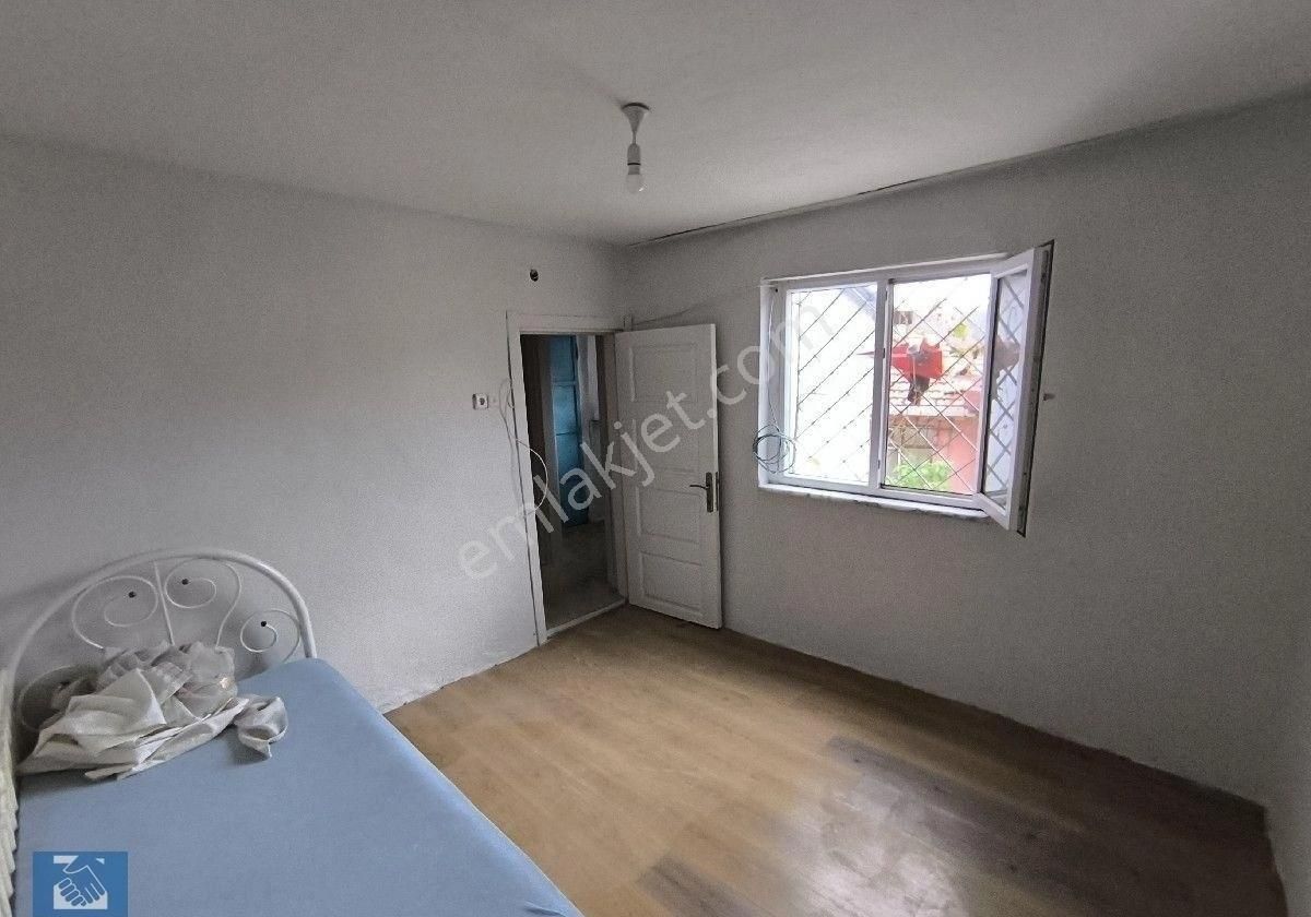 Sarıyer Pınar Kiralık Daire Sarıyer Pınar Mah.'nde 1+1 Bahçe Katı Kiralık Daire Metroya Yürüme Mesafesinde Bekara Uygun