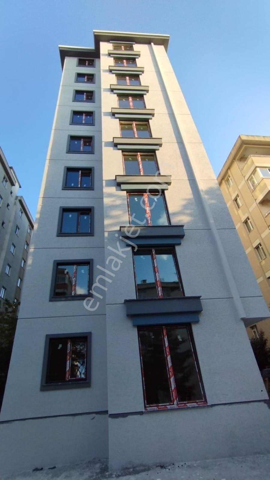 Ataşehir İçerenköy Satılık Daire İçerenköy'de Satılık 2+1 Daire