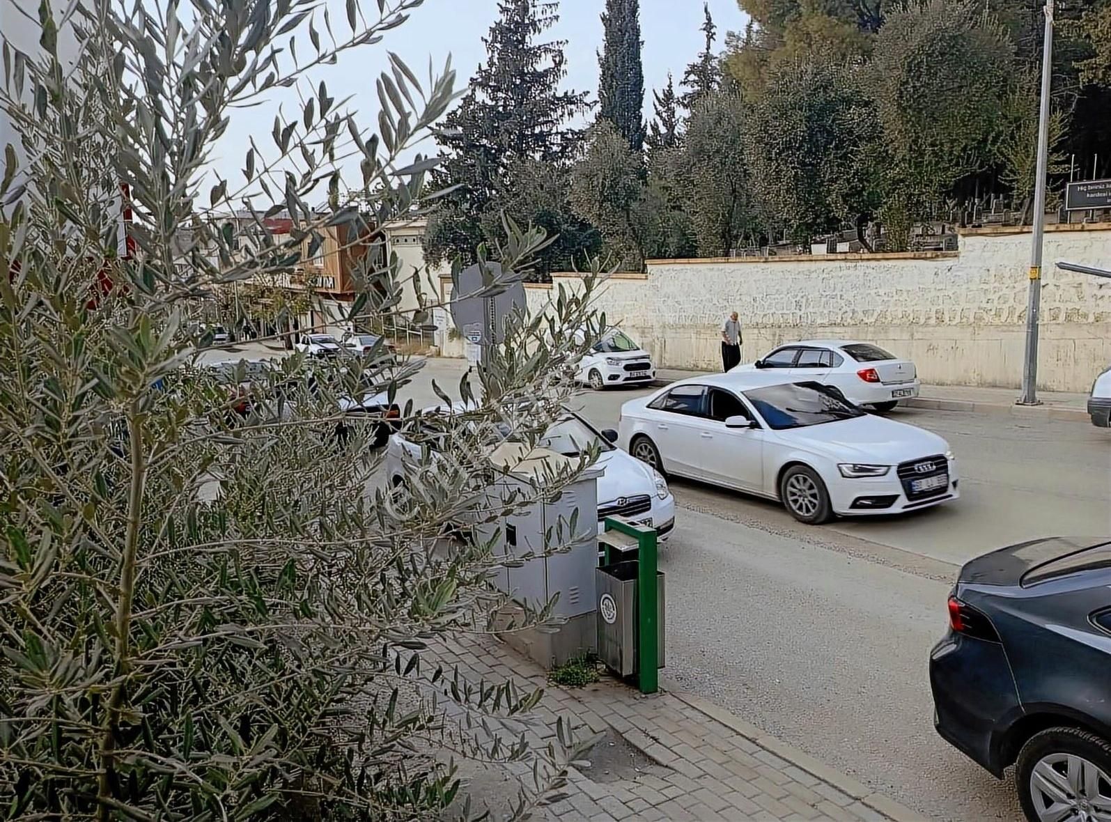 Kadirli 7 Mart Satılık Konut İmarlı Gök Emlaktan Andırın Caddesi Cepheli Arsa