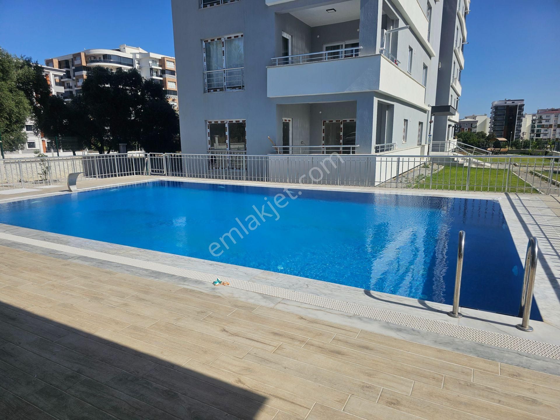 Nazilli Zafer Kiralık Daire Göçmen Gayrimenkul'den Zafer Mah.170 M2 3+1 Lüks Kiralık Daire