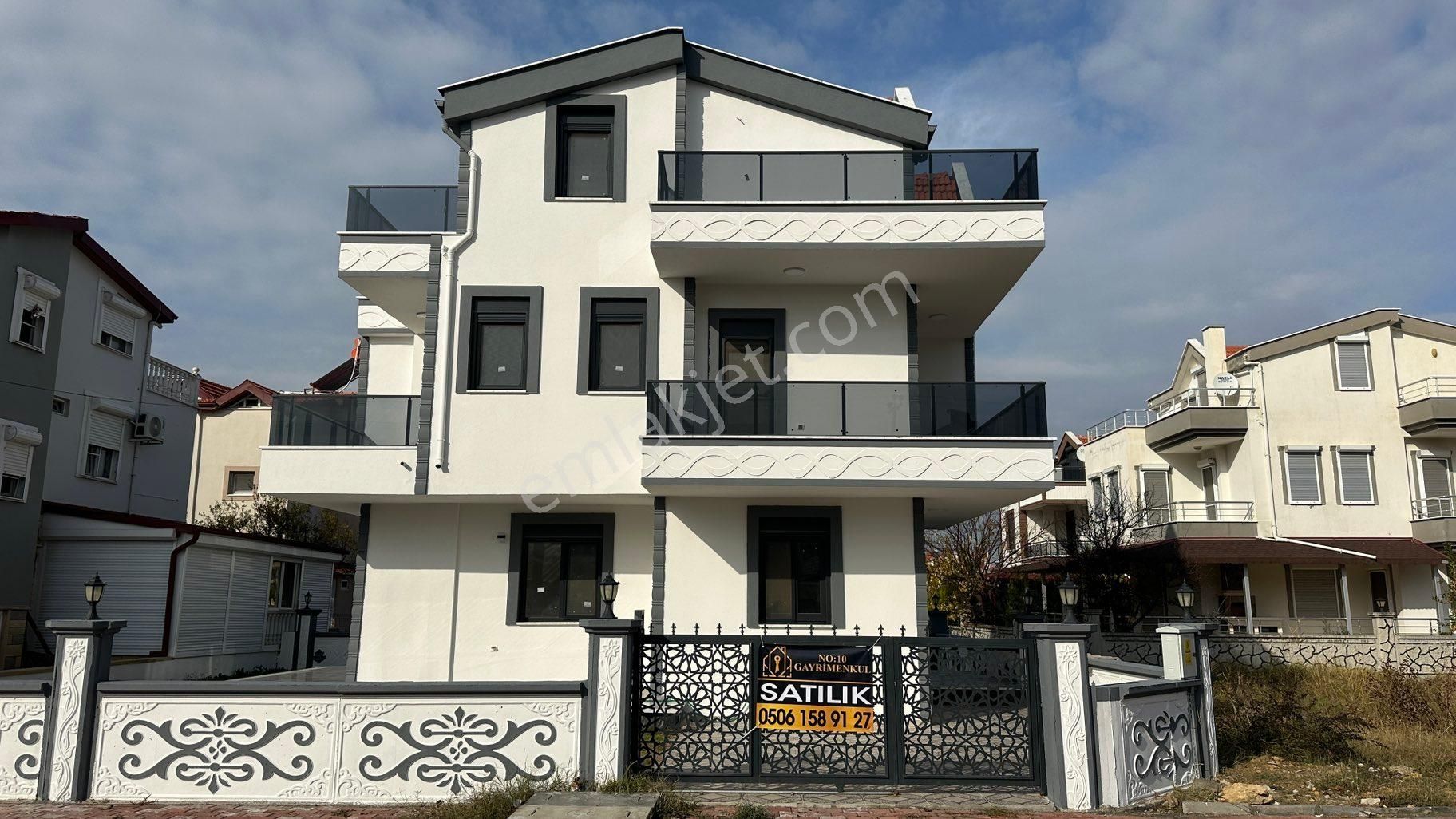 Ayvalık Altınova Satılık Villa No:10 Gayrimenkul’den Satılık Denize 100 Mt 5+1 Villa