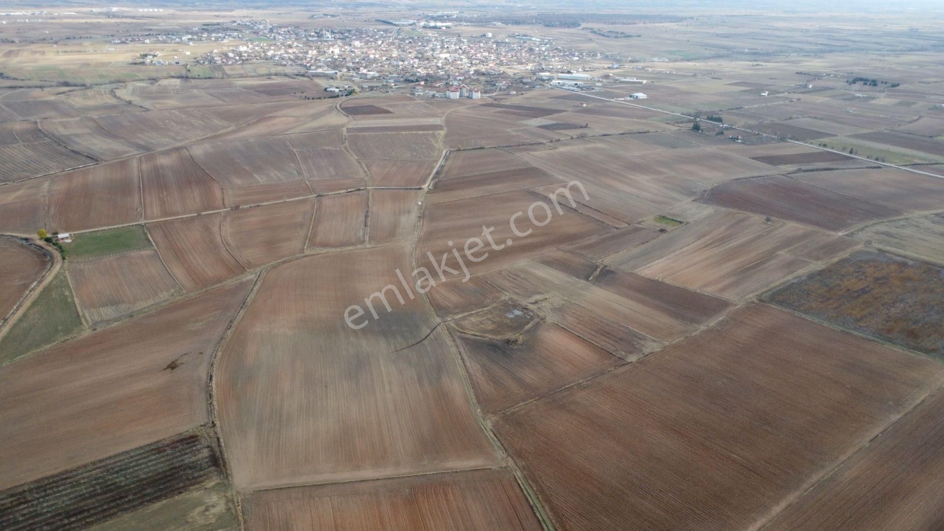 Kırklareli Merkez Kavaklı Bld. (Celaliye) Satılık Tarla Mayadan Kavaklı Beldesinde Yolu Olan 36.400m2 Satılık Arazi