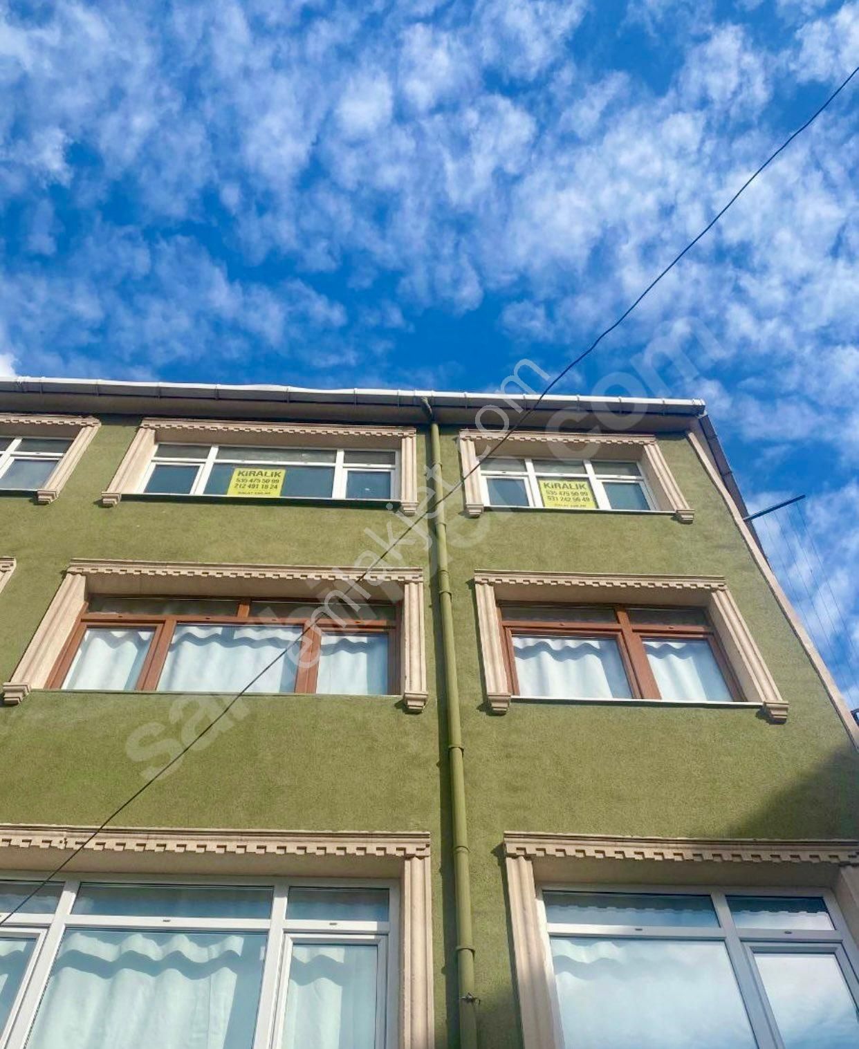 Fatih Ayvansaray Kiralık Daire Balat Da 2+1 Çift Balkonlu Daire