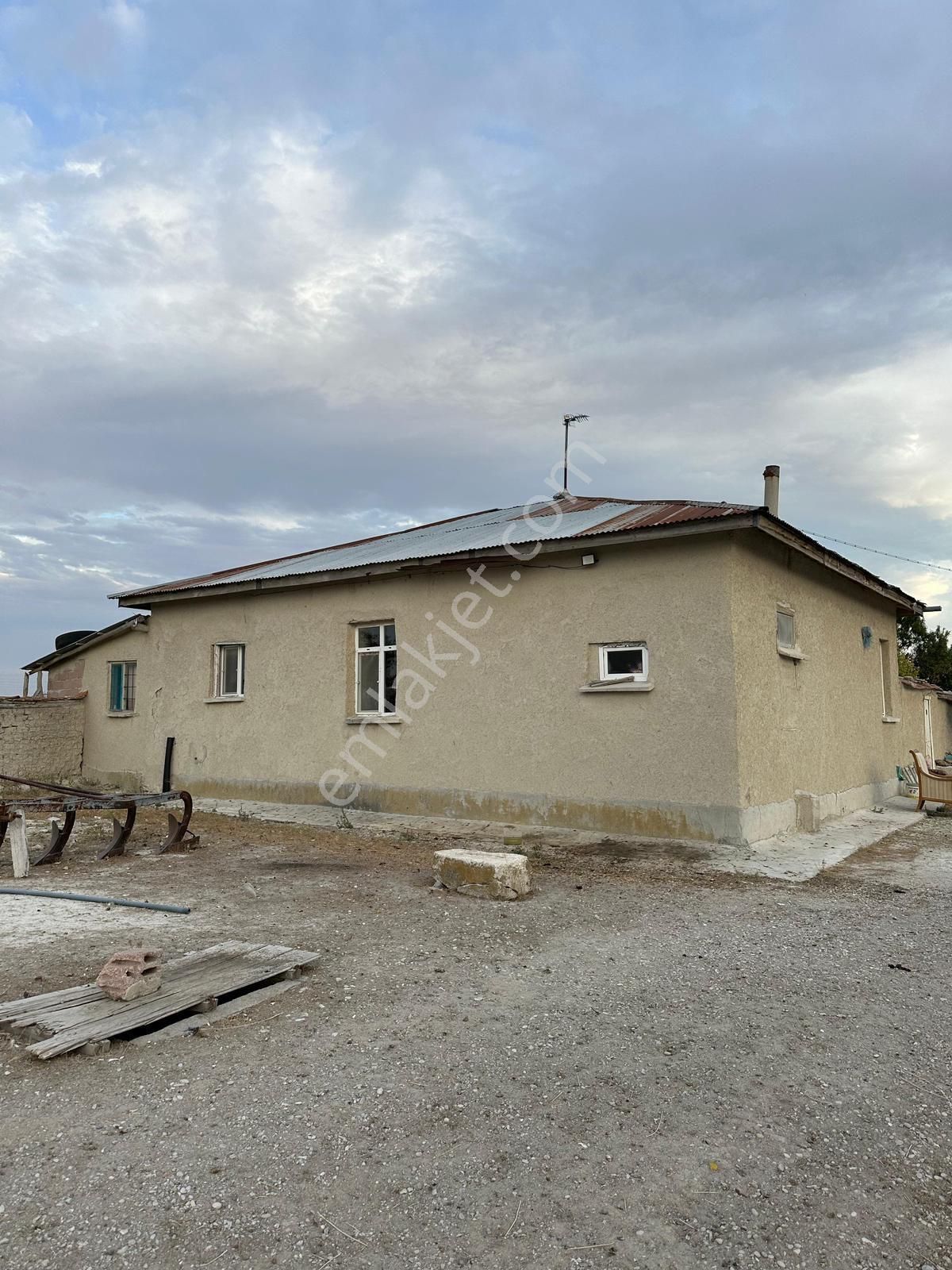 Karatay Zincirli Satılık Müstakil Ev Karatay Zincirli'de 1209 M2 Arsa İçinde Ev