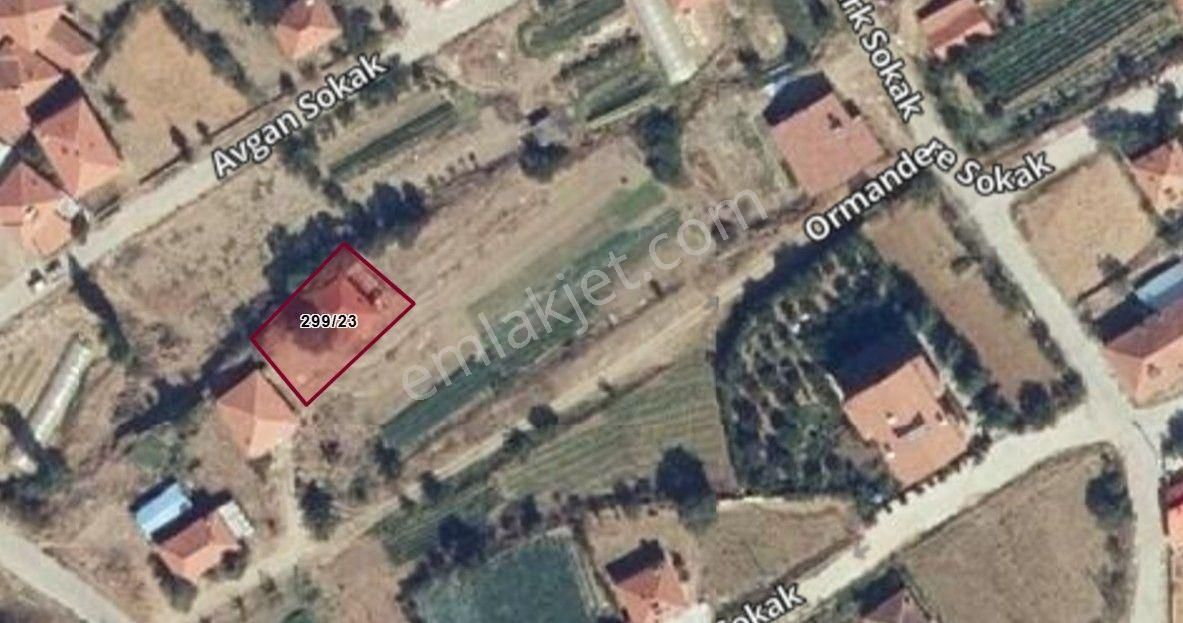 Eşme Yeleğen Bld. (Hürriyet) Satılık Daire Uşak Eşme Yeleğende 420m² Ahşap Ev Ve Arsası Satılıktır.