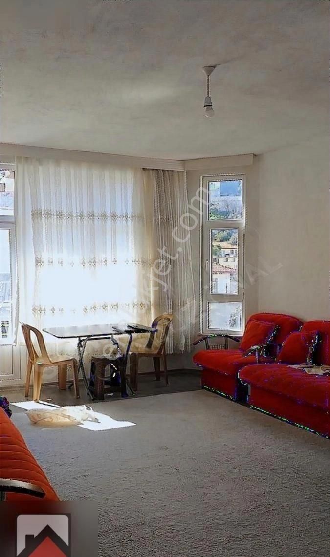 Finike Eski Kiralık Daire Finike Merkezde Eşyalı 85 M2 Geniş 1+1 Kiralık