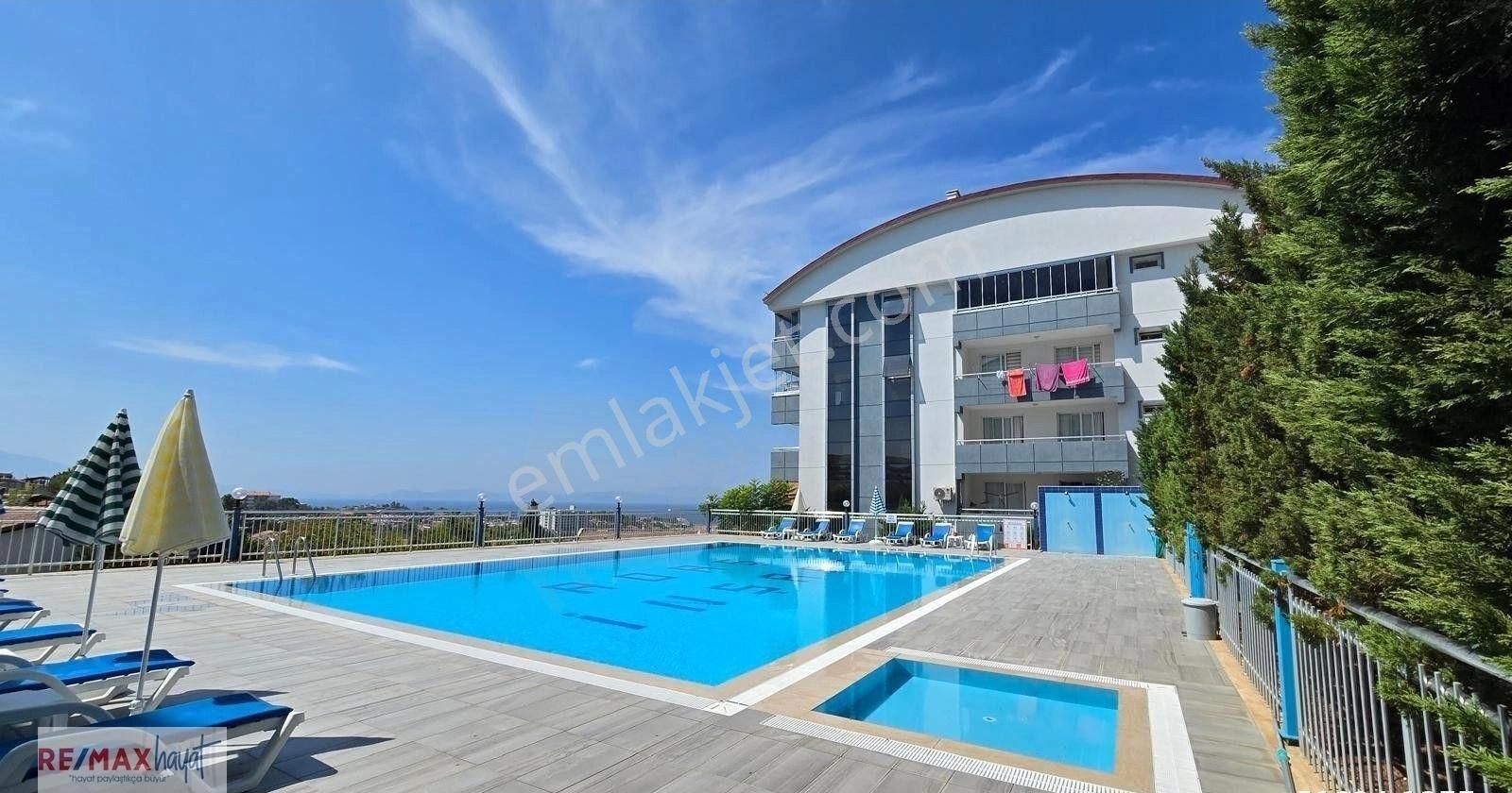 Kuşadası İkiçeşmelik Satılık Daire Kuşadası Merkezde Havuzlu Sitede Satılık 3+1 Daire