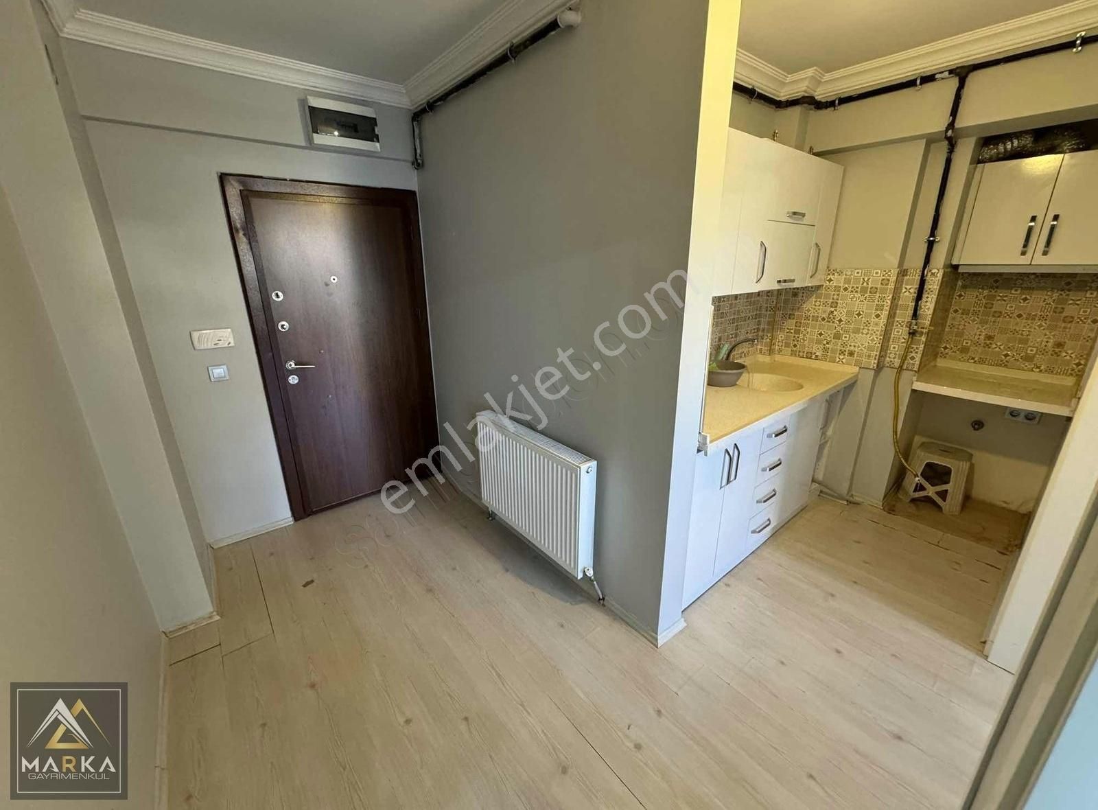 Kütahya Merkez Meydan Kiralık Daire Marka'dan Meydan Mahallesi Ara Kat 1+1 Kiralık Apart Daire