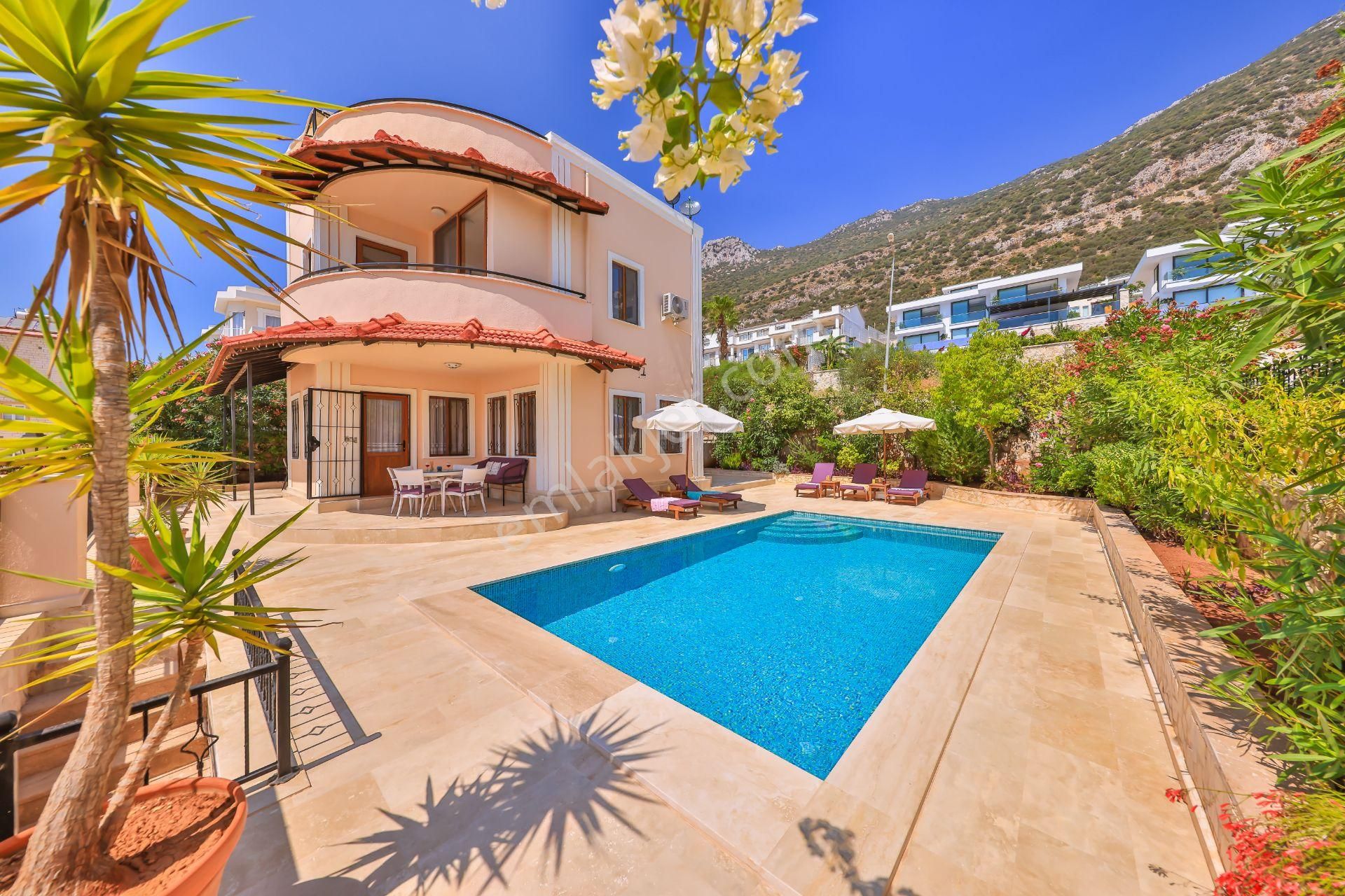 Kaş Kalkan Satılık Villa Kalkan Kızıltaş'ta 2+1 Özel Havuzlu Bahçeli Villa