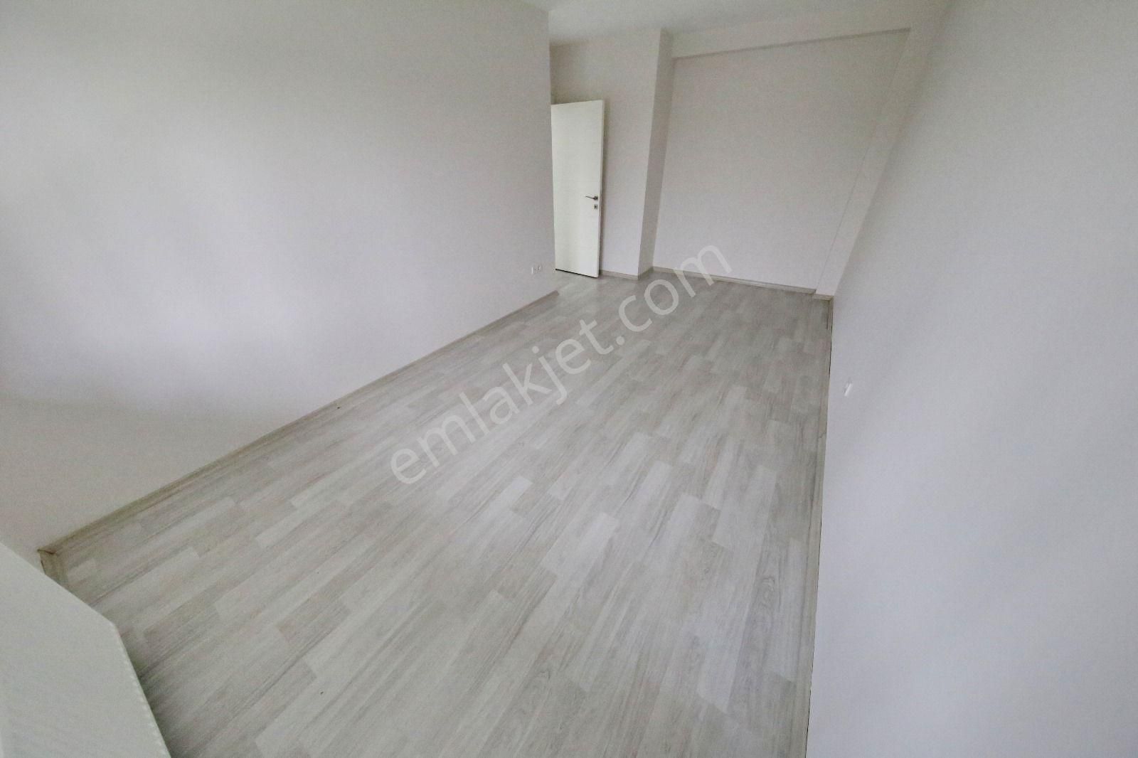 Maltepe Çınar Kiralık Daire Küçükyalı Sahilde Ayrı Mutfaklı Ön Cepheli Kiralık 2+1