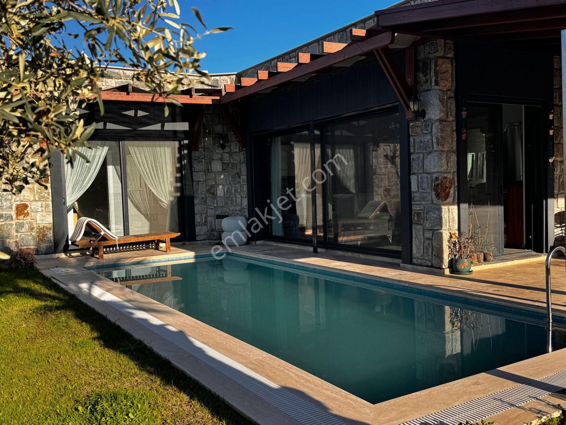 Bodrum Küçükbük Satılık Villa Denize Yakın Tek Katlı Taş Villa 700 M2 Arsa Tam Müstakil