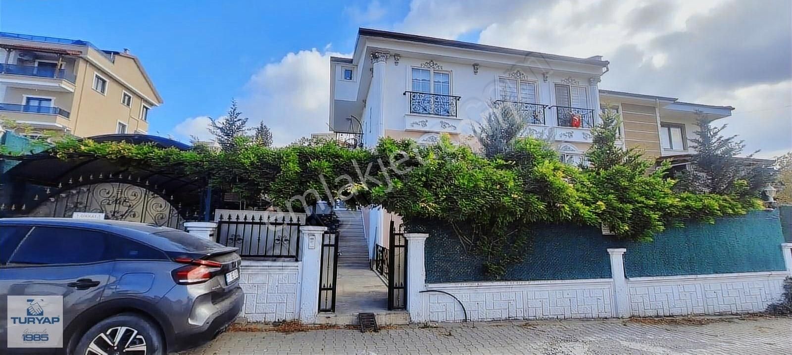 Yalova Merkez Bağlarbaşı Satılık Villa Yalova Merkez'de Doğa Ve Deniz Manzaralı Satılık Villa