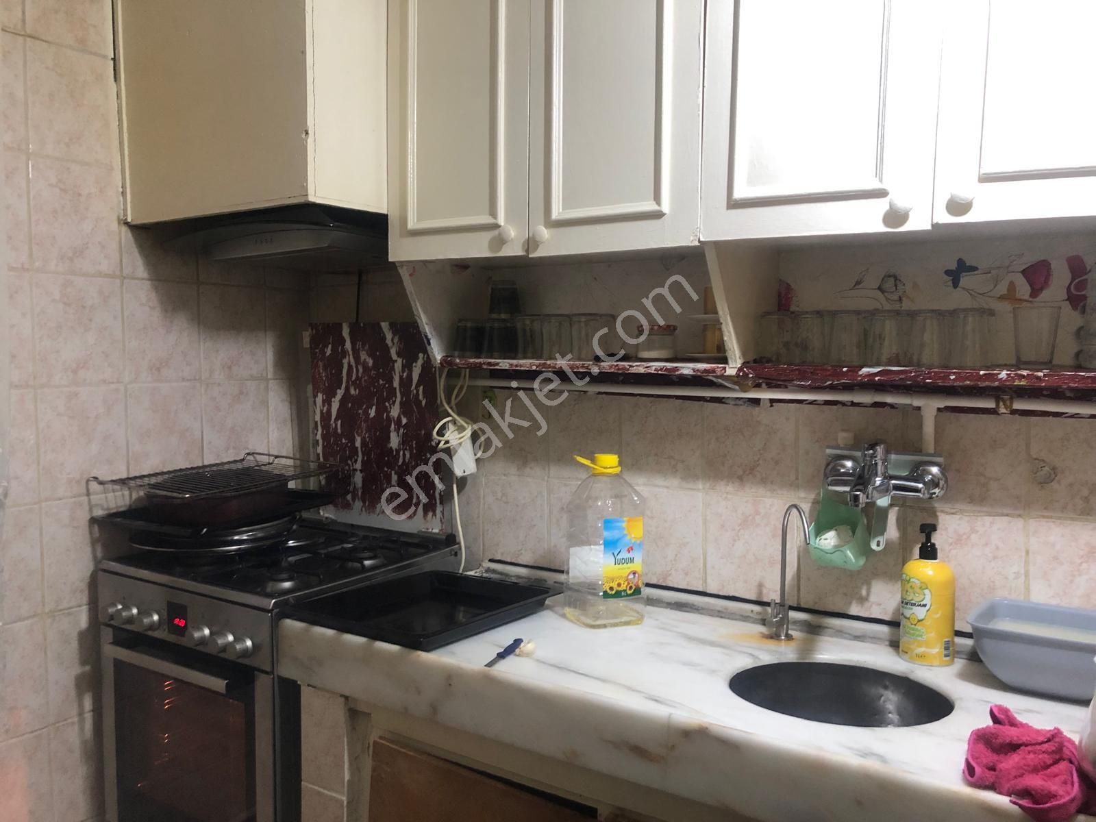 Karabağlar Umut Kiralık Daire Karabağlar Umut Mah. 2+1 75 M2 Eşyalı Kiralık Ev