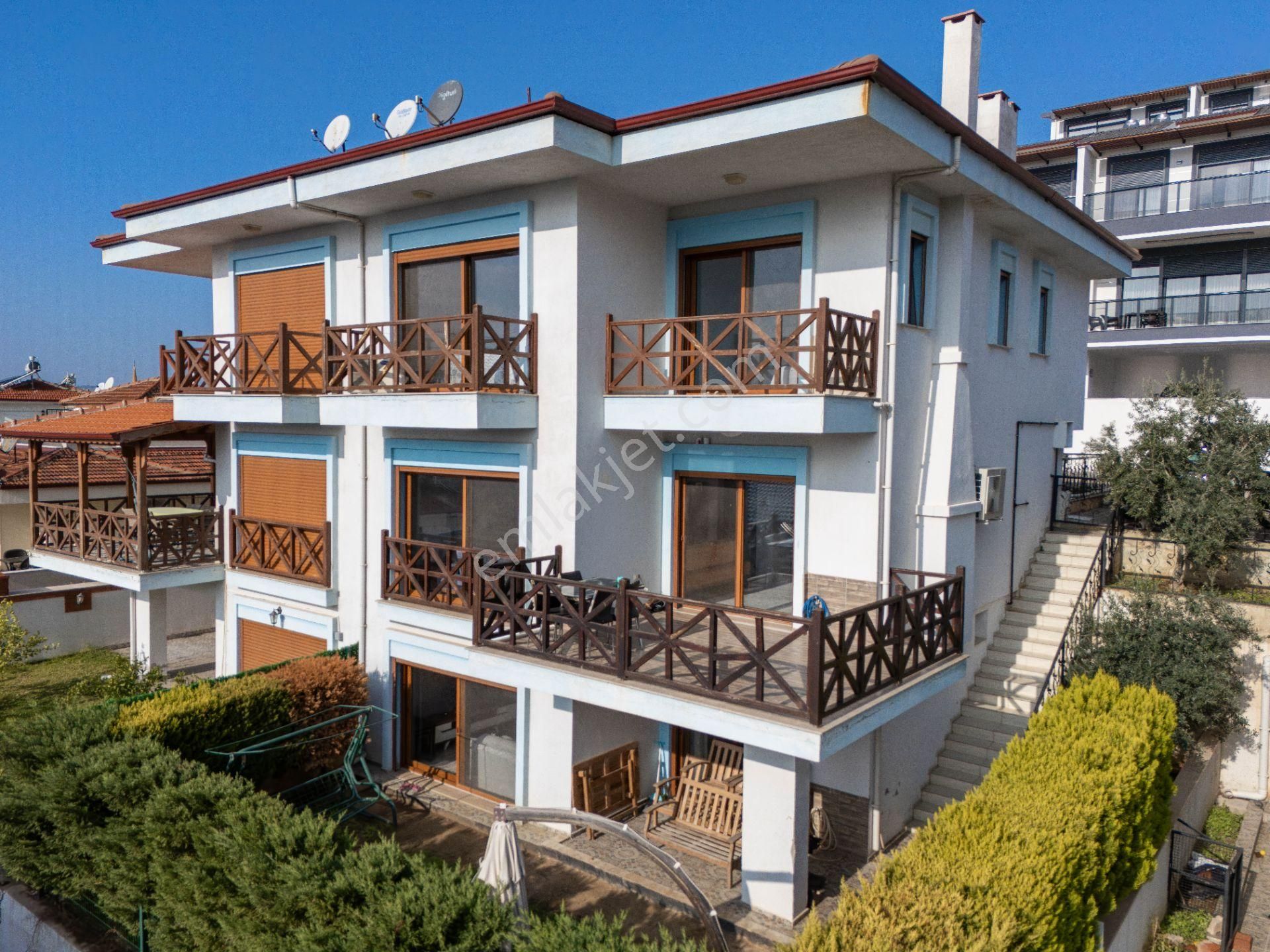 Selçuk 14 Mayıs Satılık Villa İzmir Selçuk’ta Satılık 5+1 Emsalsiz Trıpleks Villa