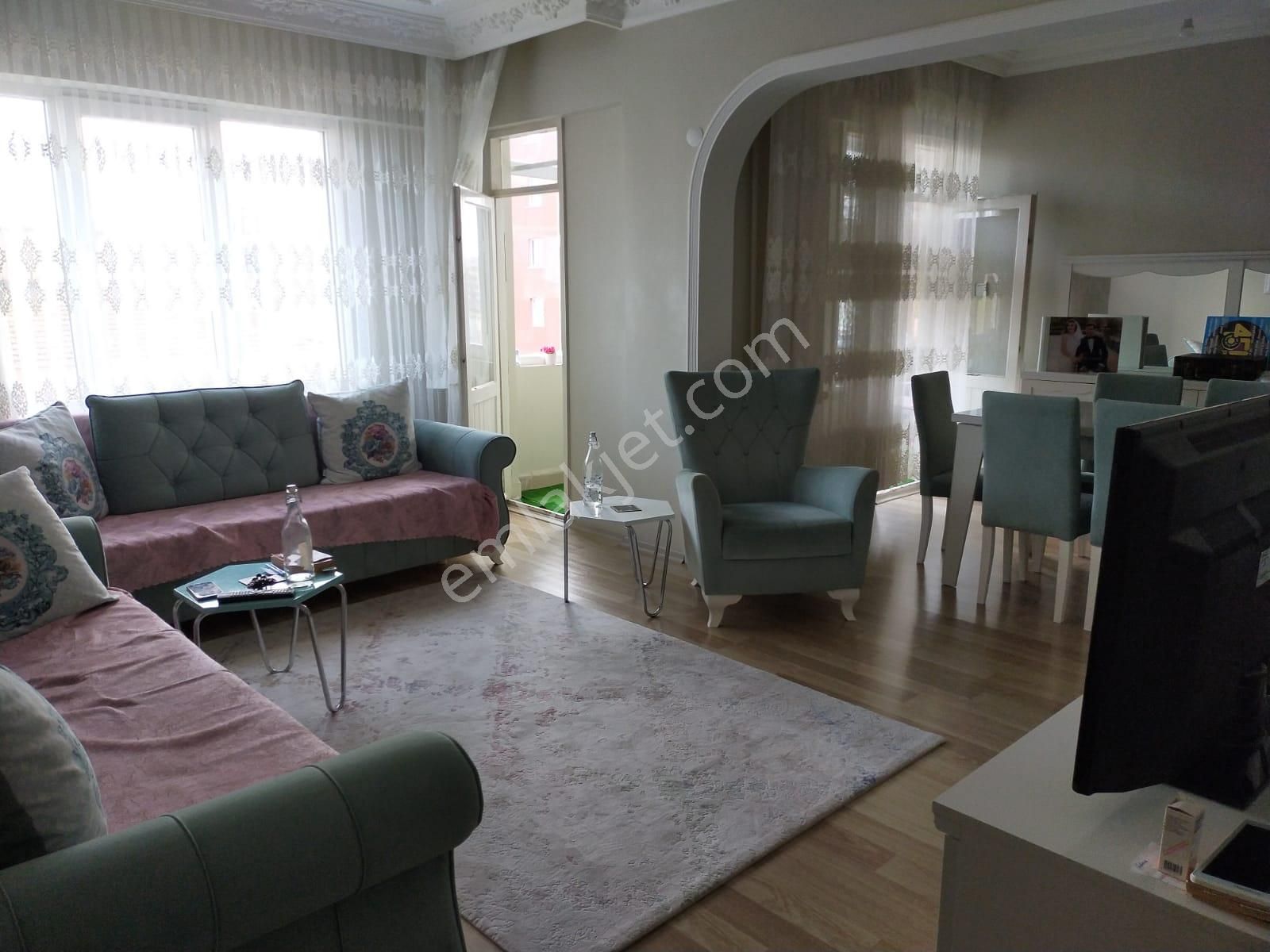 Ataşehir İçerenköy Satılık Daire Oryaştan İçerenköy Yeniyolda 2.gül Sitesinde Satılık 2+1 Daire