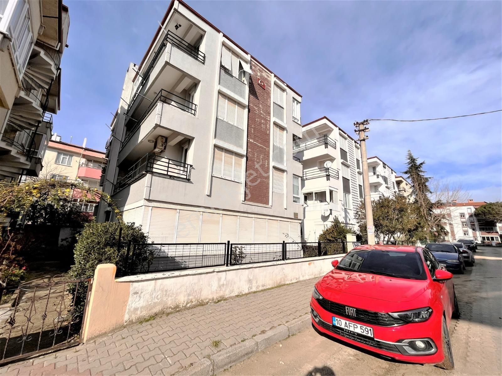 Akçay Oya Gayrimenkul'den Doktorlar Sitesi Mevkiide 2+1 Doğalgazlı Daire