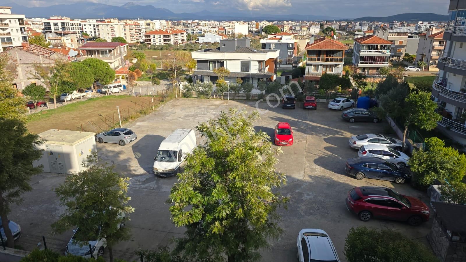 İzmir Menderes Boğaz Manzaralı Kiralık Daire Menderes Barbarosda Yüzme Havuzlu Sitede Büyük Daire 165 M2