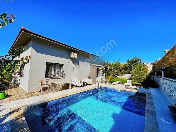 Foça Yenibağarası Satılık Villa Foça Köy'de Emsalsiz 1545m2 Arsa İçerisinde Havuzlu Villa