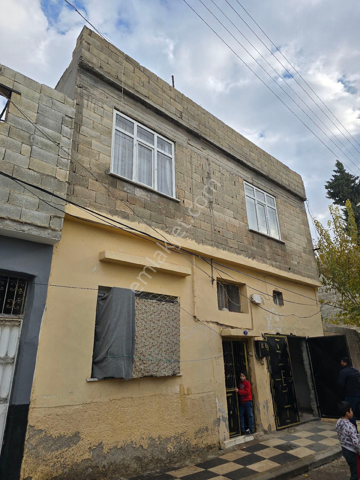 Kilis Merkez Mücahitler Kiralık Daire Acil Satılık Atatürk Mahallesinde Satılık 3+1 2 Katlı Bina