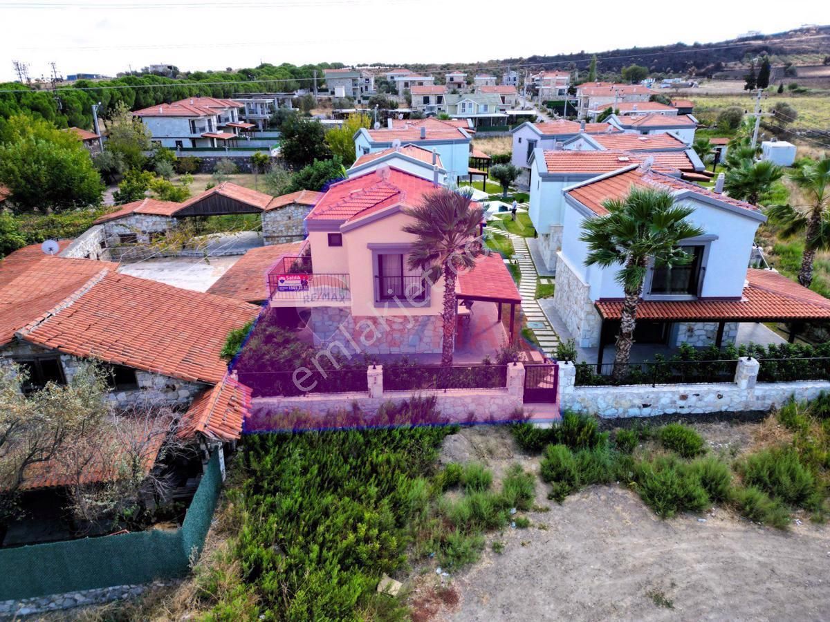 Foça Yenibağarası Satılık Villa Foça Yenibağarasında 2+1 Havuzlu Satılık Dublex Villa